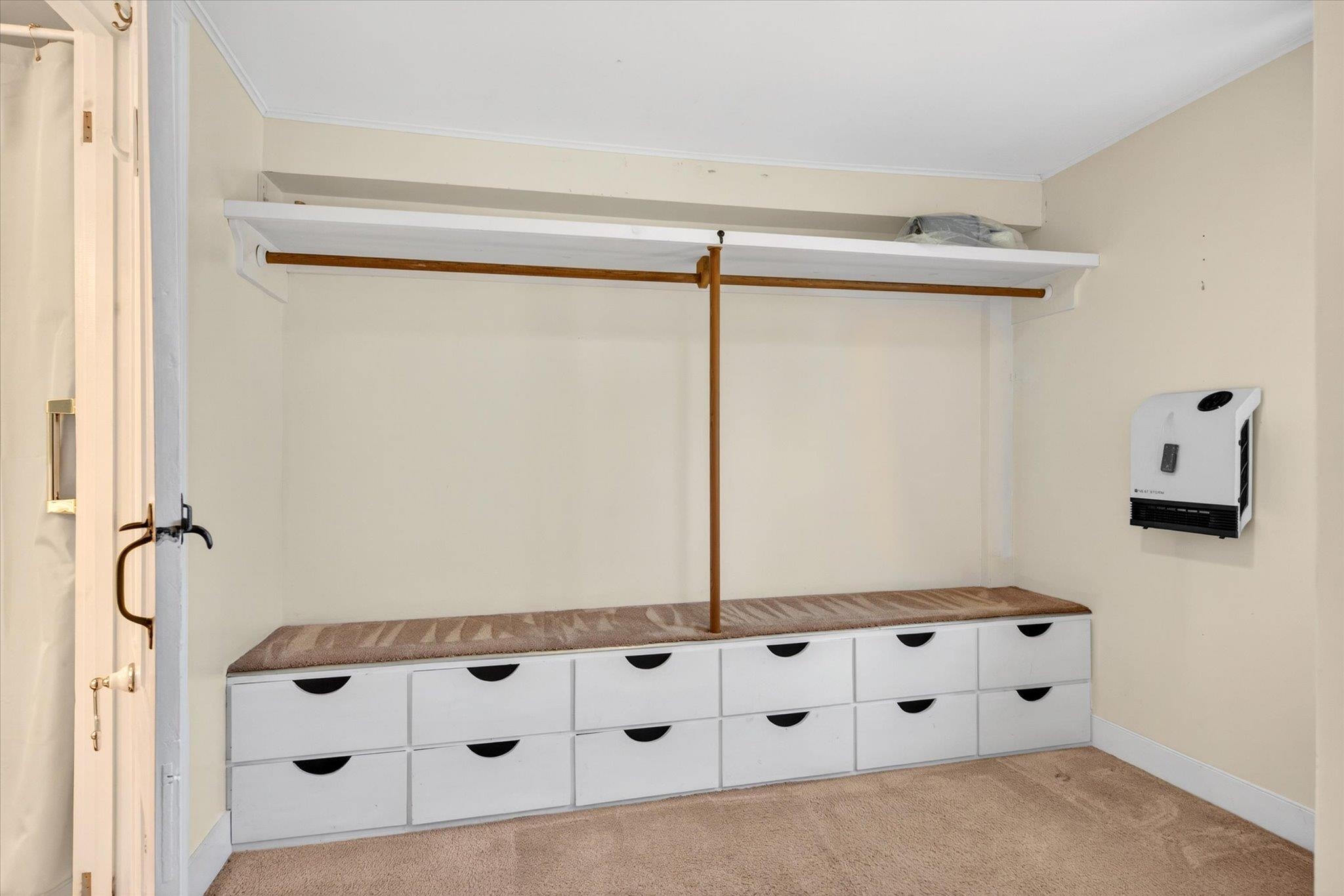 Walkin Closet/Dressing Room
