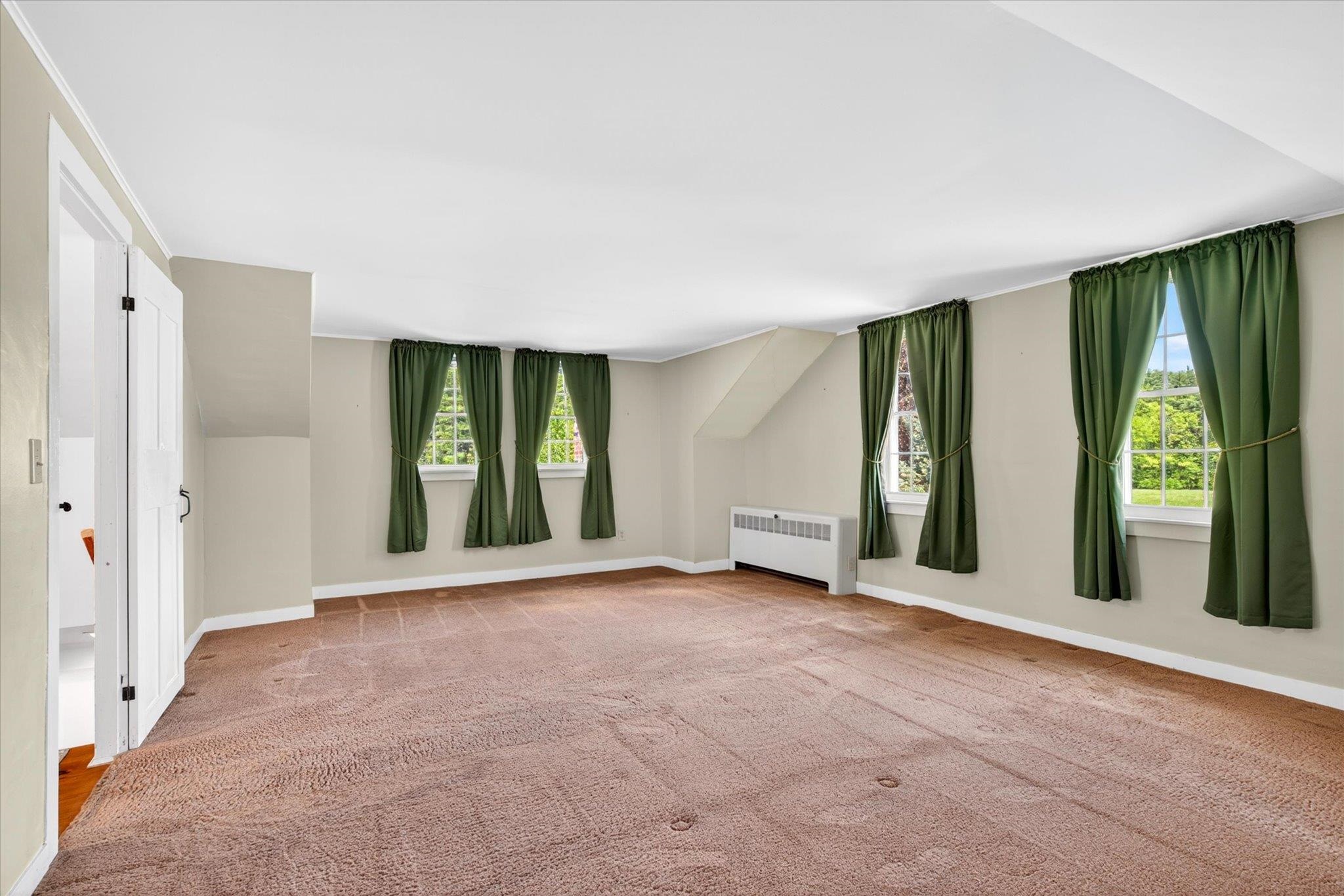 Large level 2 bedroom