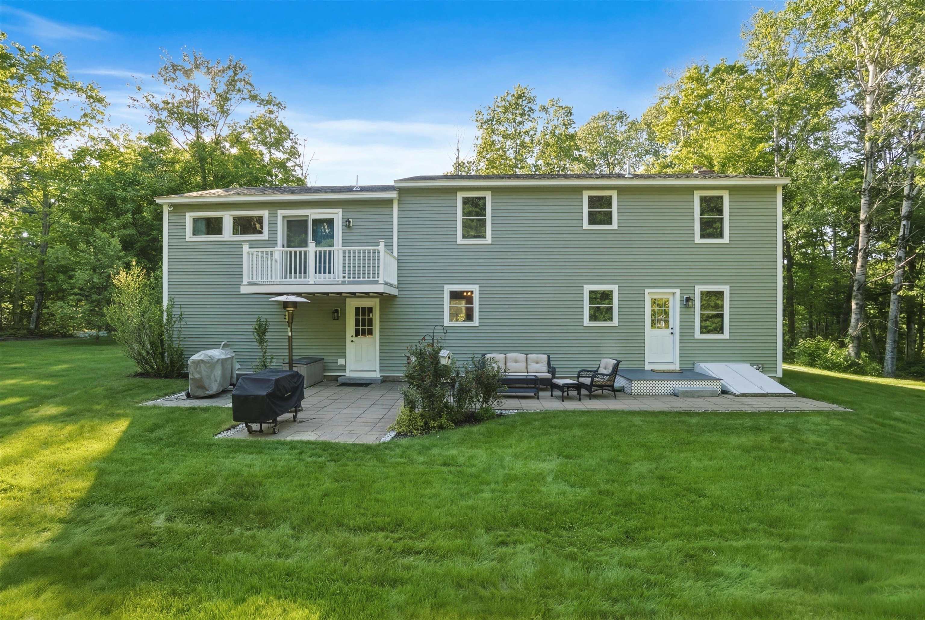 51 Scobie Rd, New Boston, NH 03070