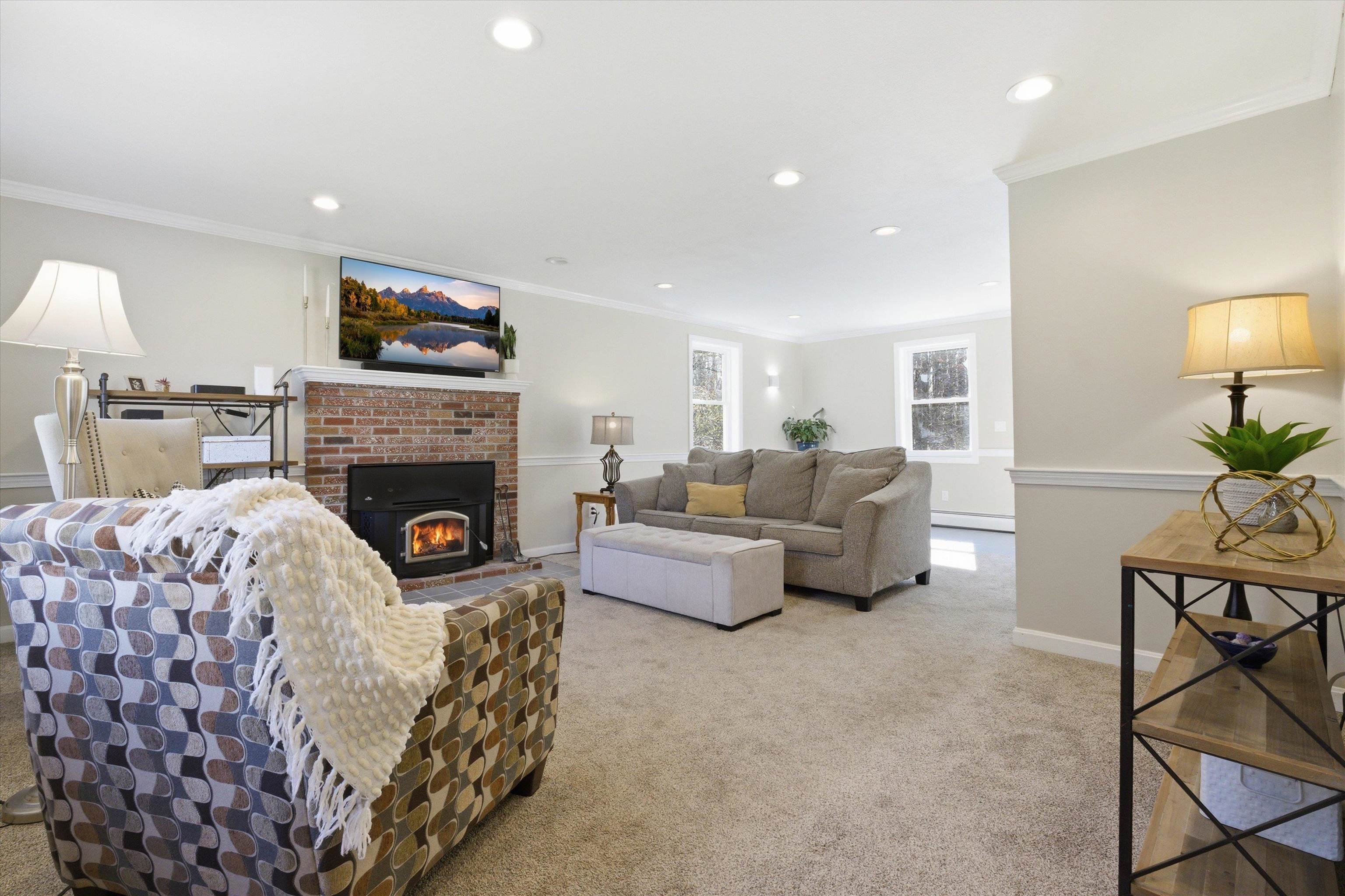 51 Scobie Rd, New Boston, NH 03070