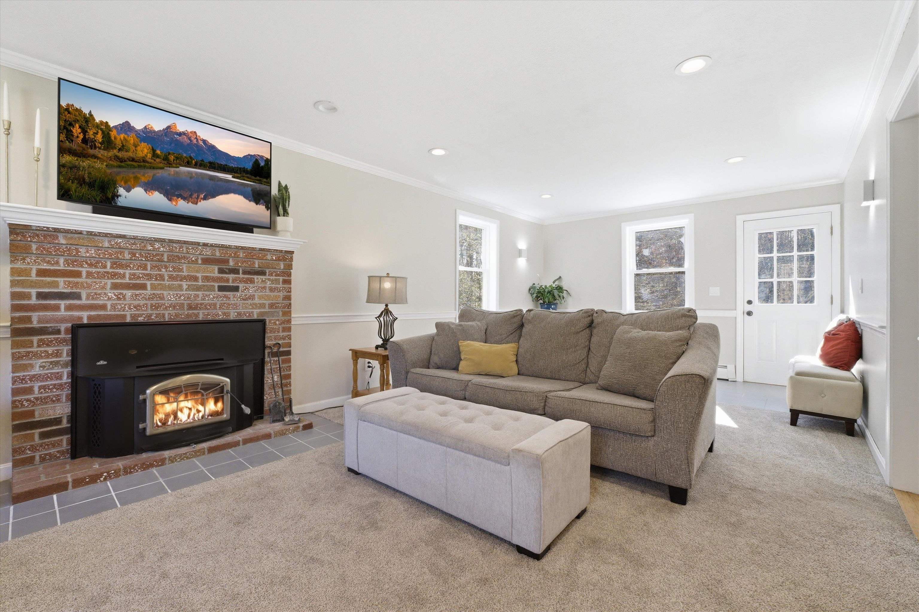 51 Scobie Rd, New Boston, NH 03070