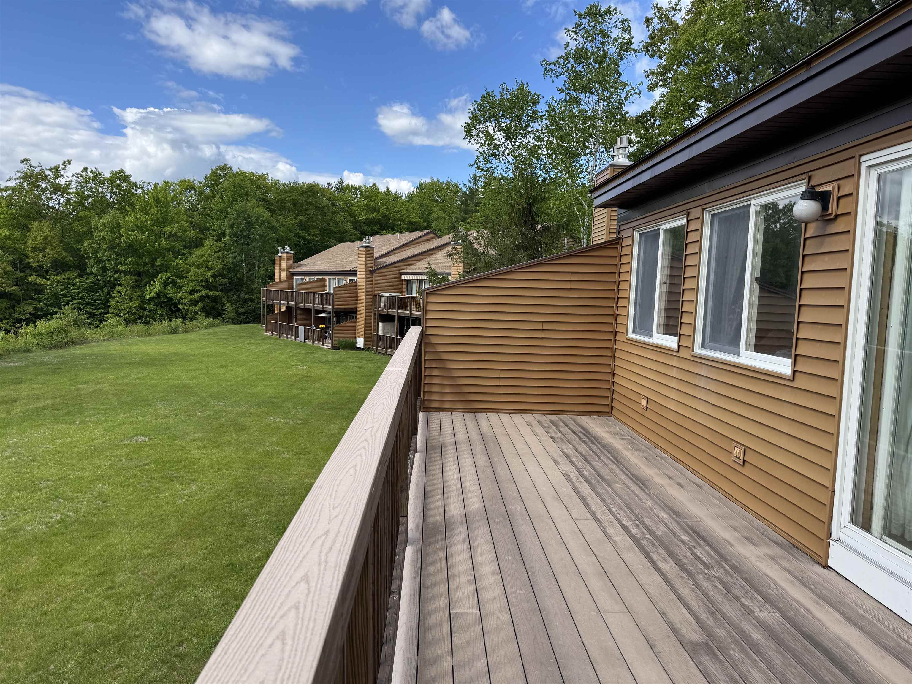 HUGE 2nd story deck