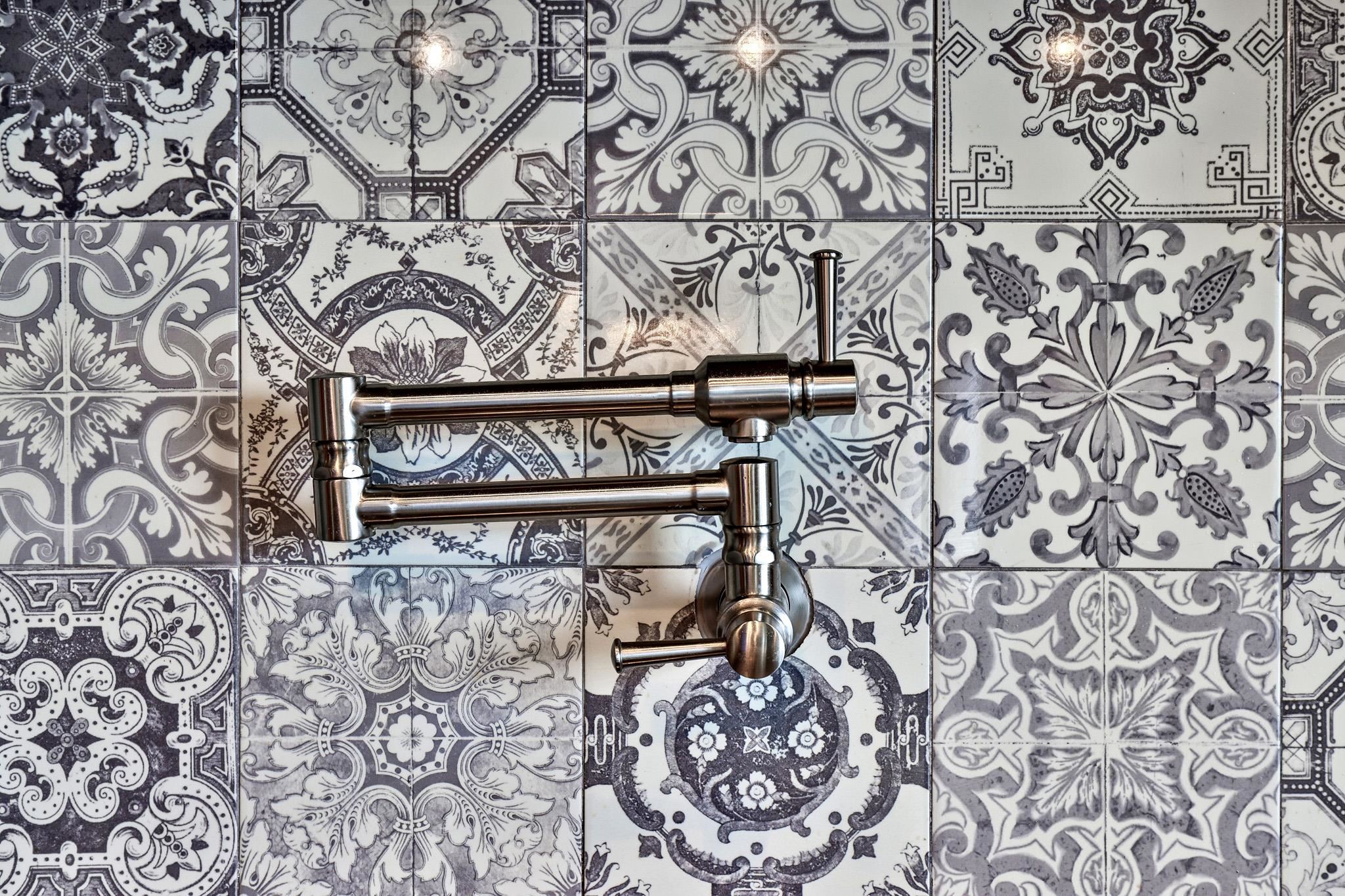 Decorative Backsplash with Pot Filler