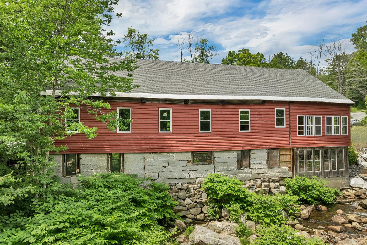 106 Water St, Rumney, NH 03266