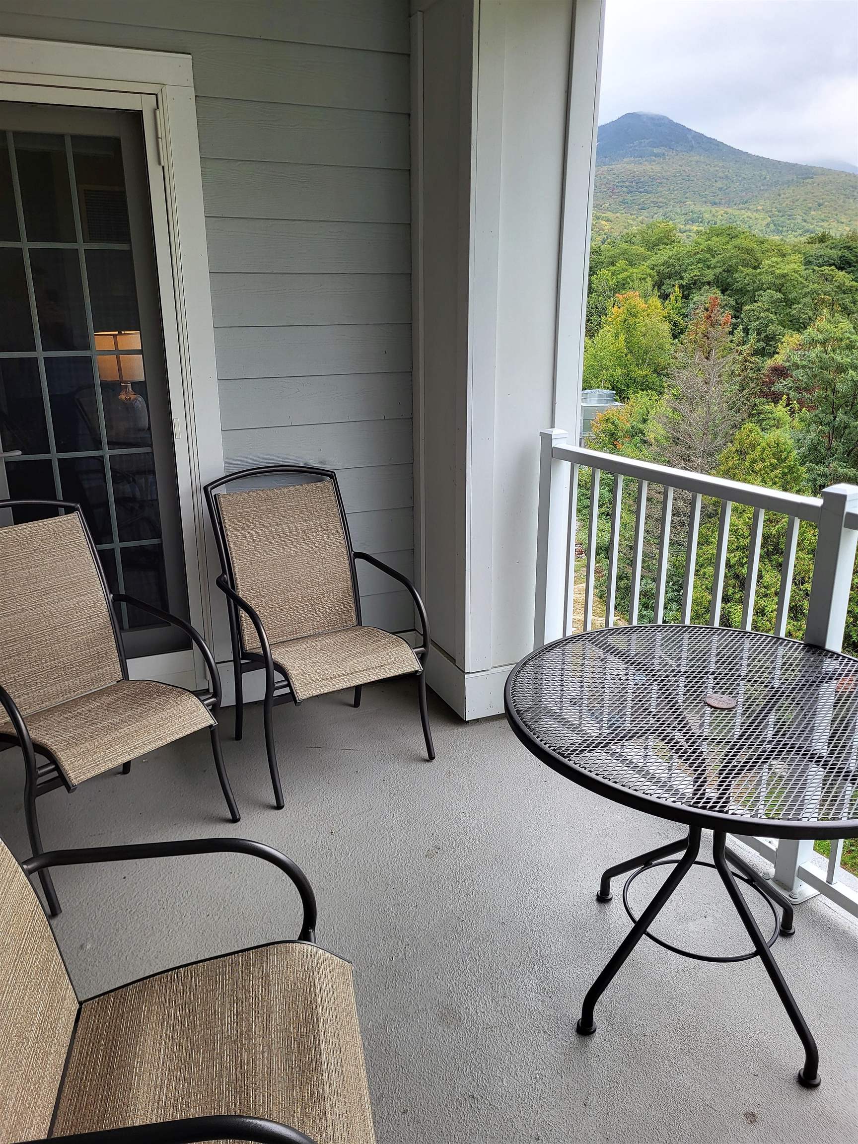 Outside Deck with great Views!!