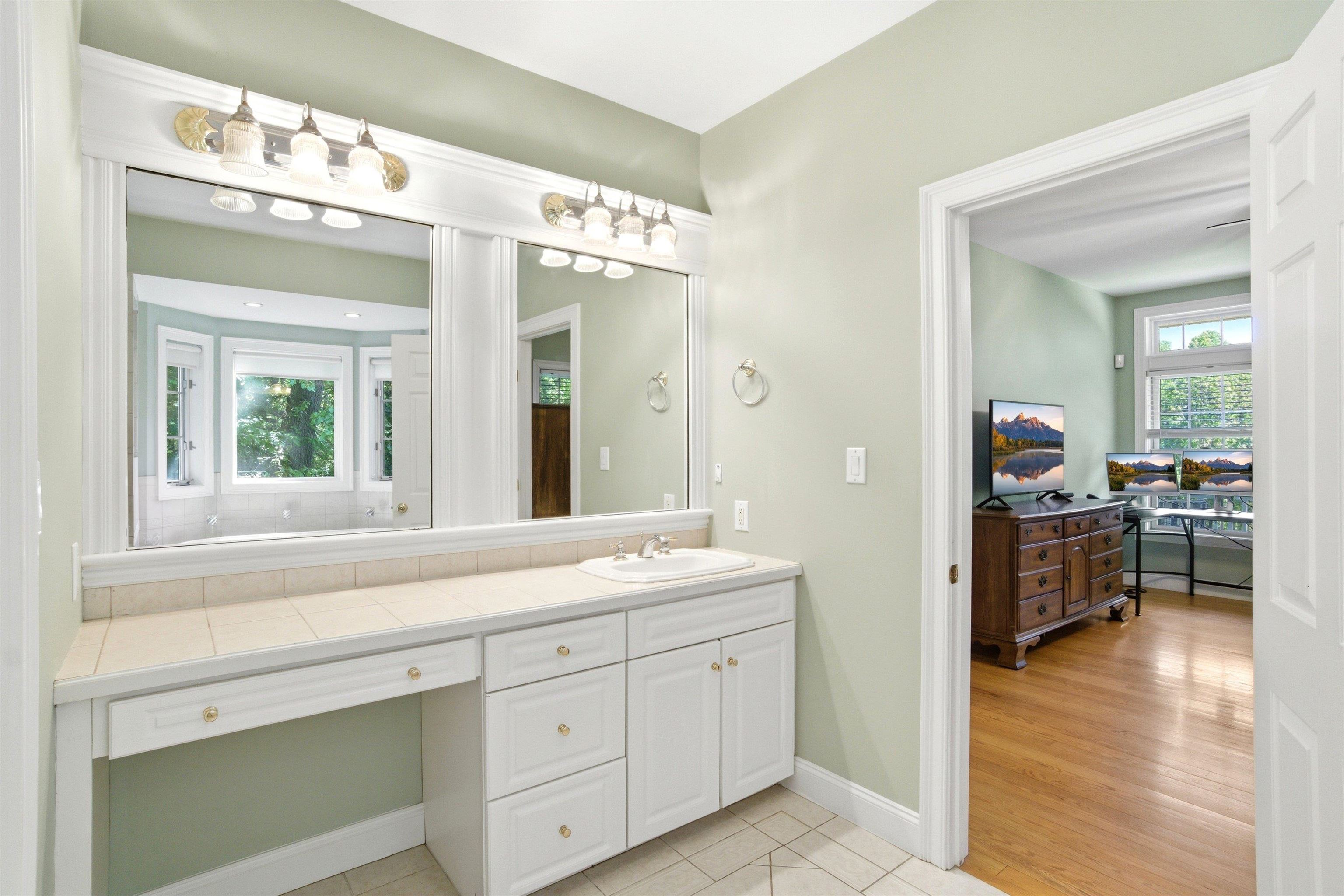 Primary En-suite Bathroom