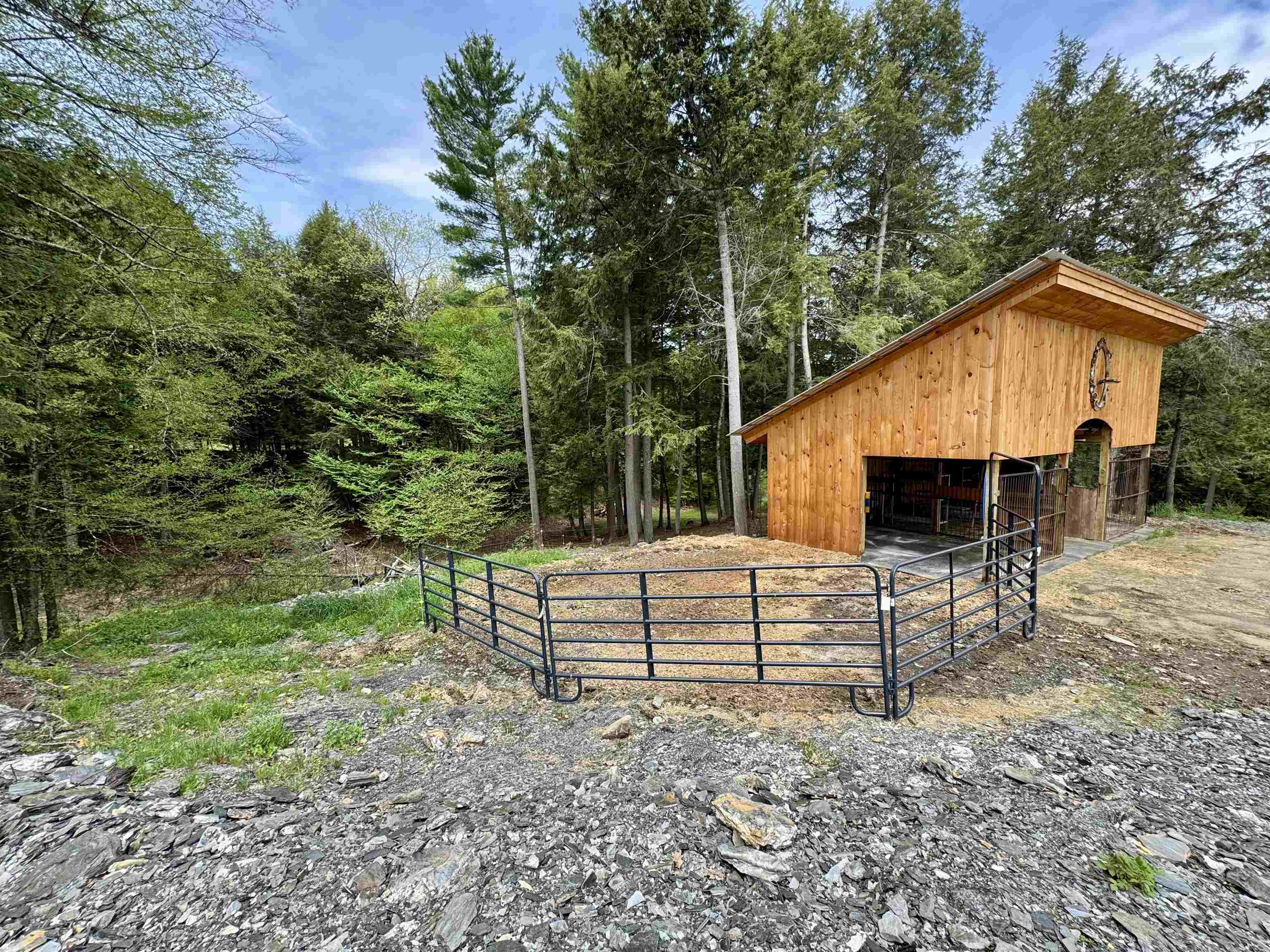 Horse Barn 25461588