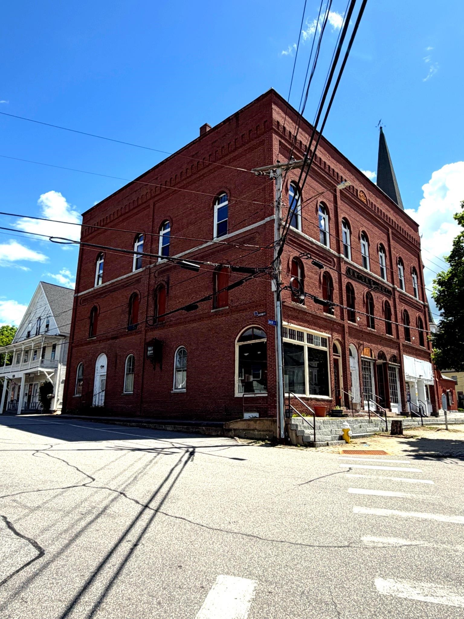 18-22 Main St, Pittsfield, NH 03263