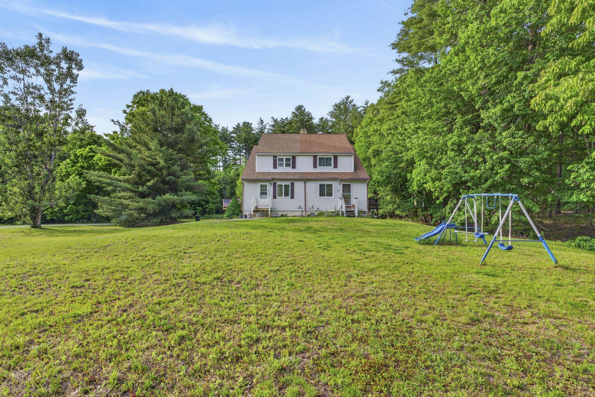 24a Fairway Rd, Londonderry, NH 03053