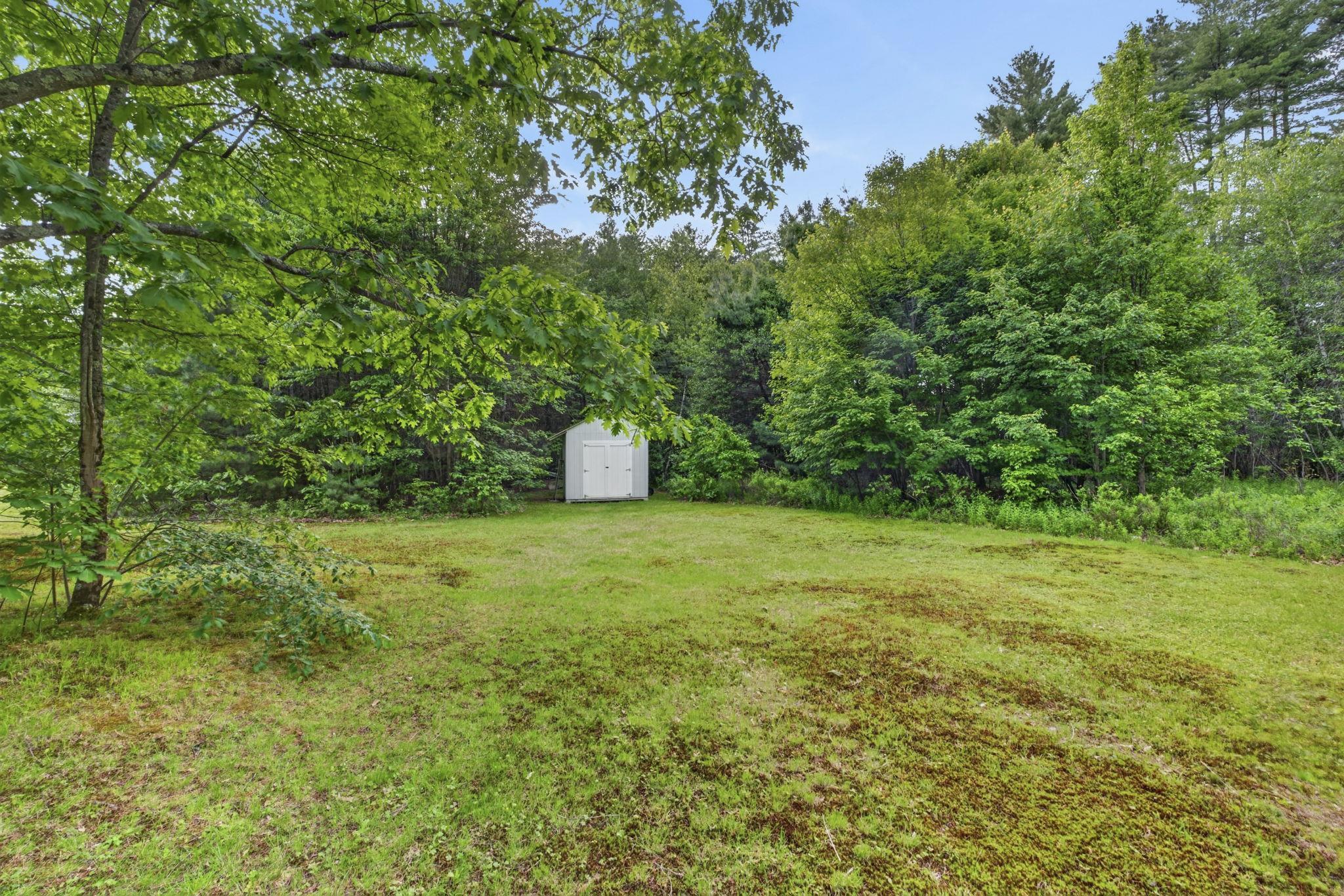 24a Fairway Rd, Londonderry, NH 03053