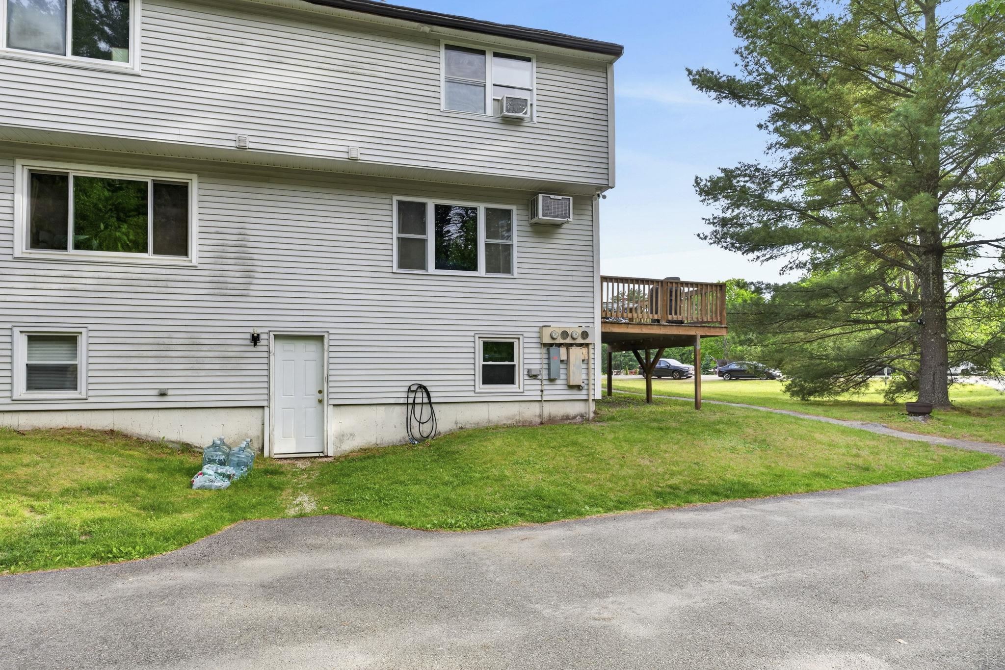 24a Fairway Rd, Londonderry, NH 03053