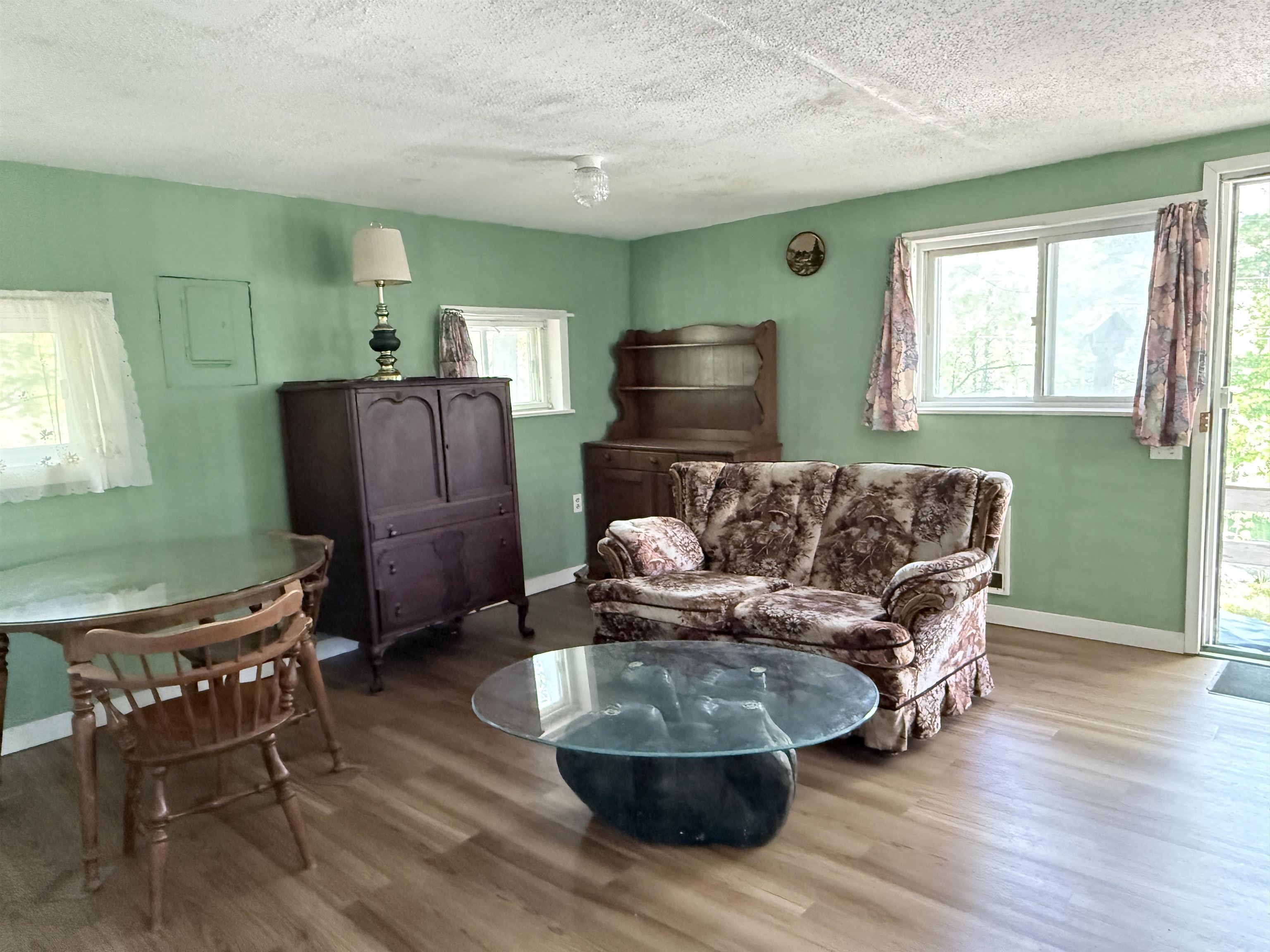 Livingroom/kitchen combined