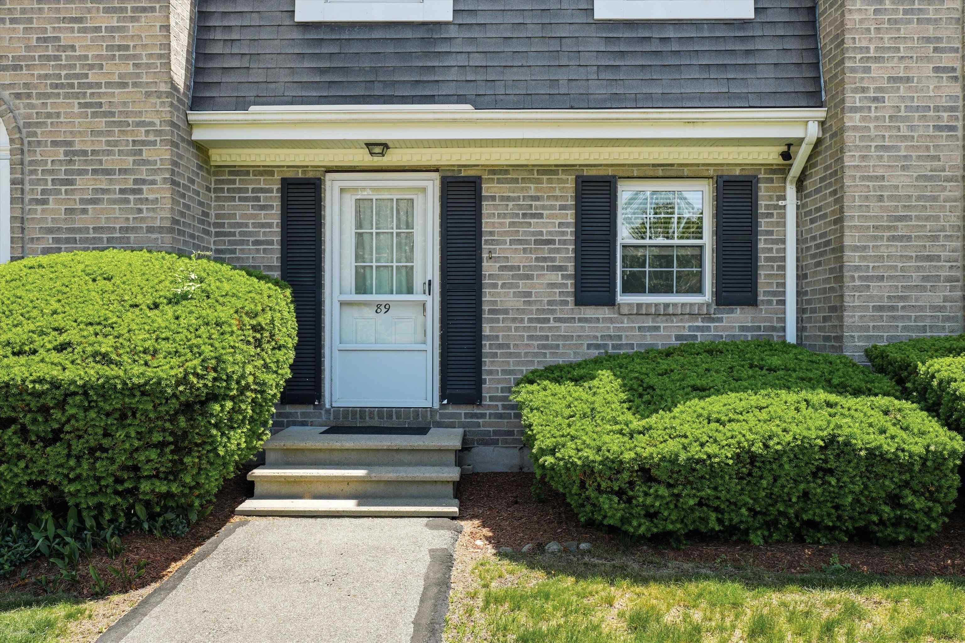 89 Fieldstone Dr, Londonderry, NH 03079