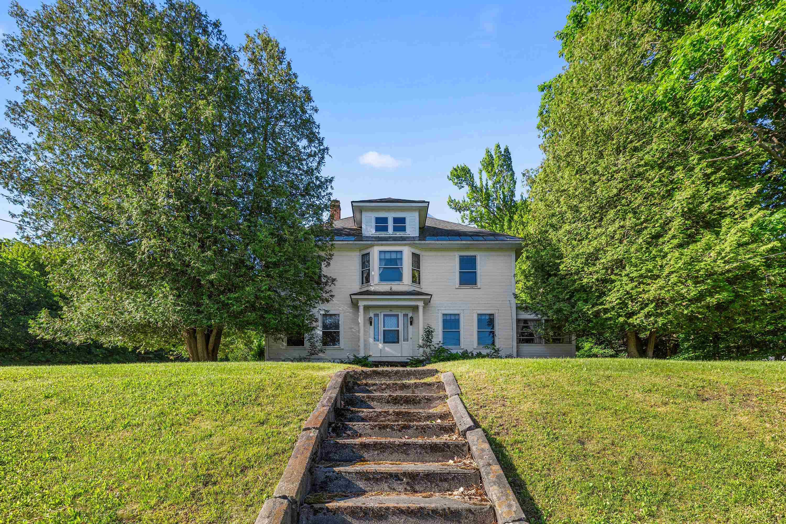 Lebanon NH&nbsp;Home for sale $$499,000 $257 per sq.ft.