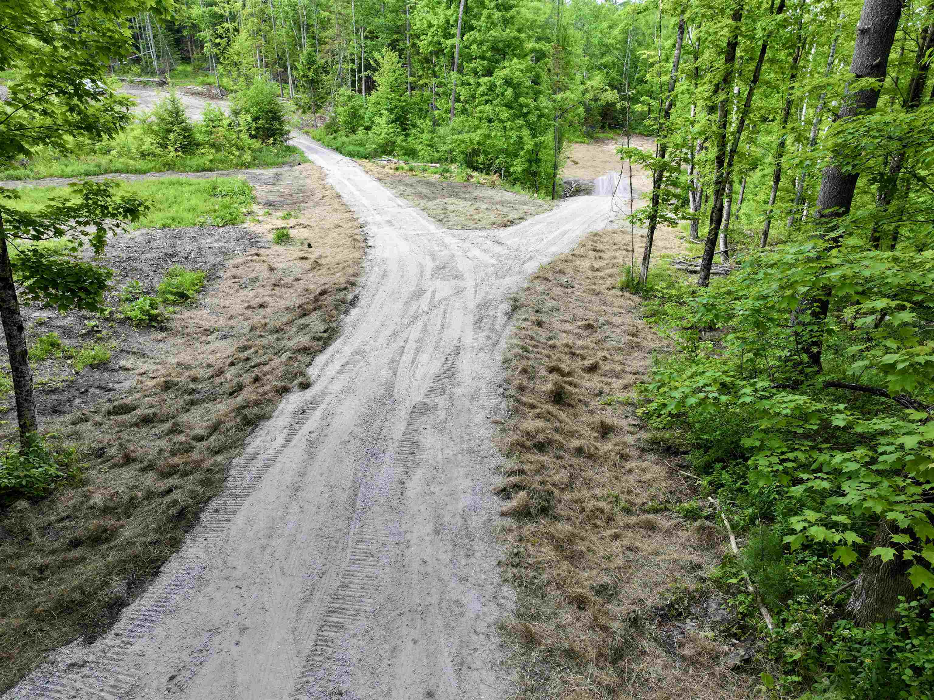 Entrance from Lightening Ridge Rd
