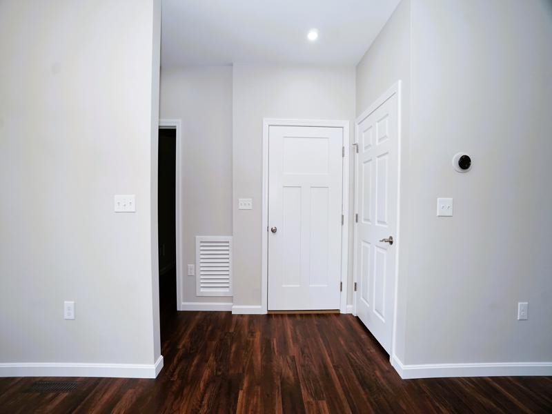 Hallway Laundry room/Garage entrance 25461872