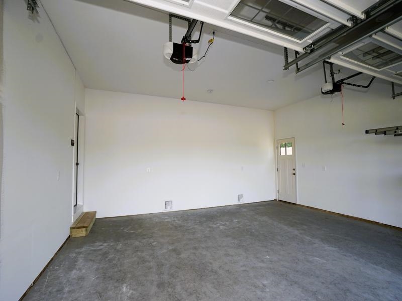 Heated garage 25461870