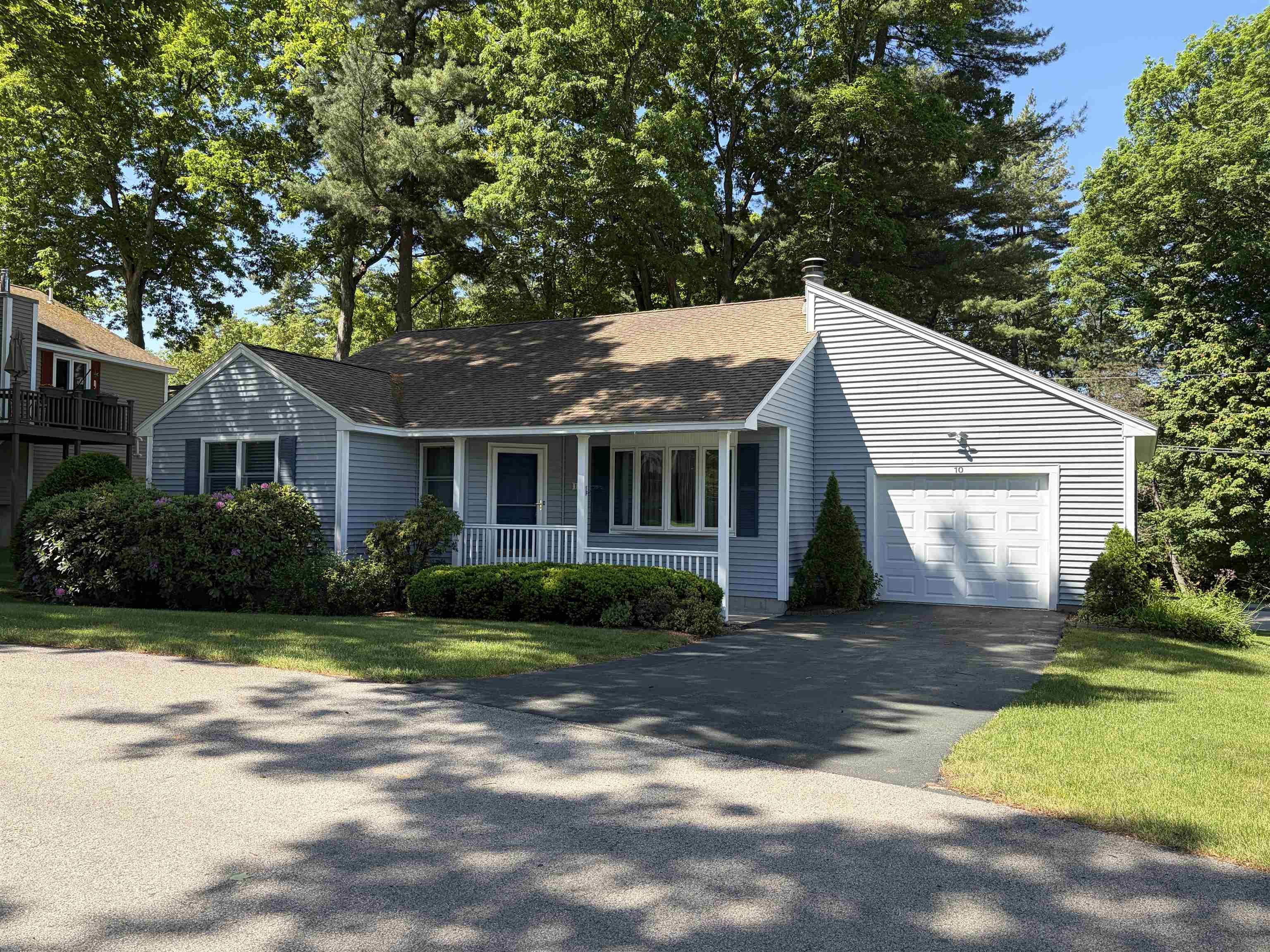 10 Jamaica Ln, Nashua, NH 03063
