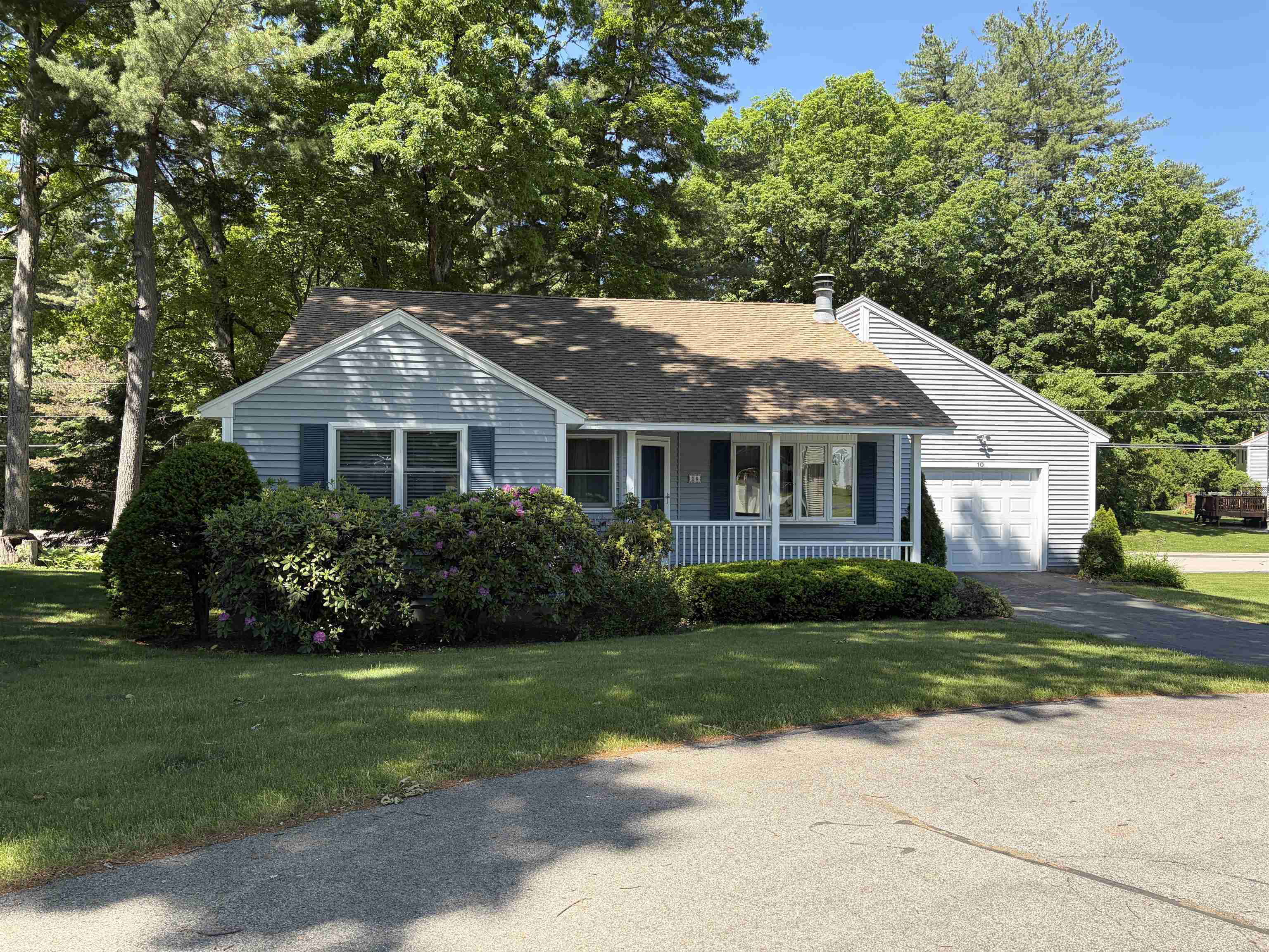 10 Jamaica Ln, Nashua, NH 03063