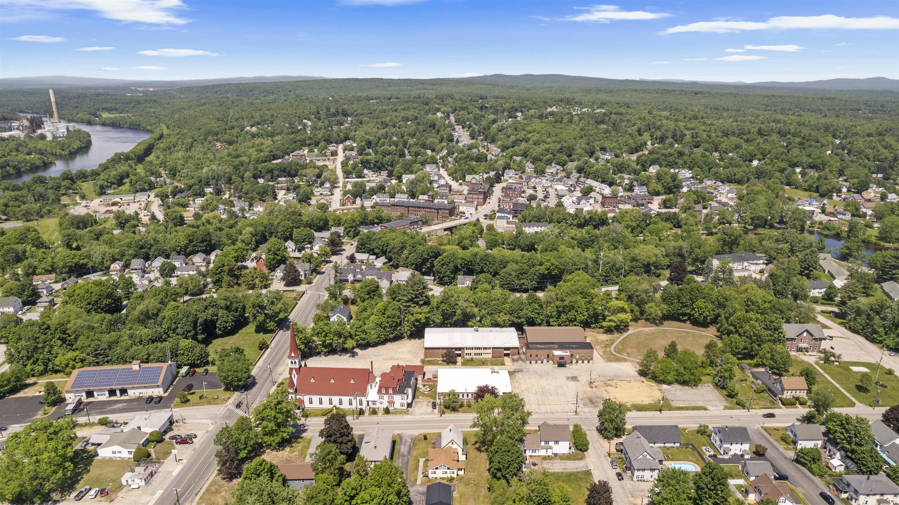 7 School St, Allenstown, NH 03275