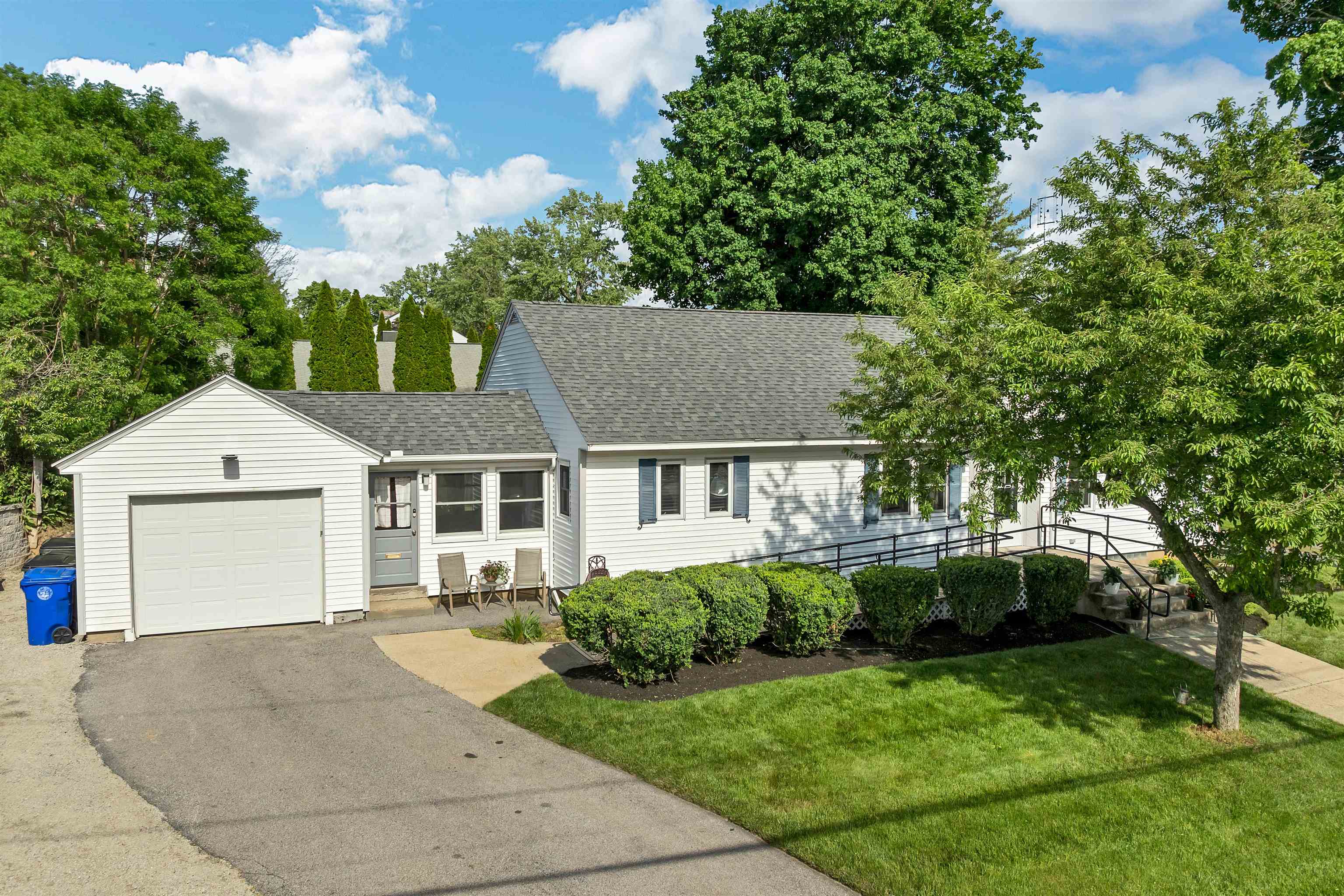 2263 Elm St, Manchester, NH 03104
