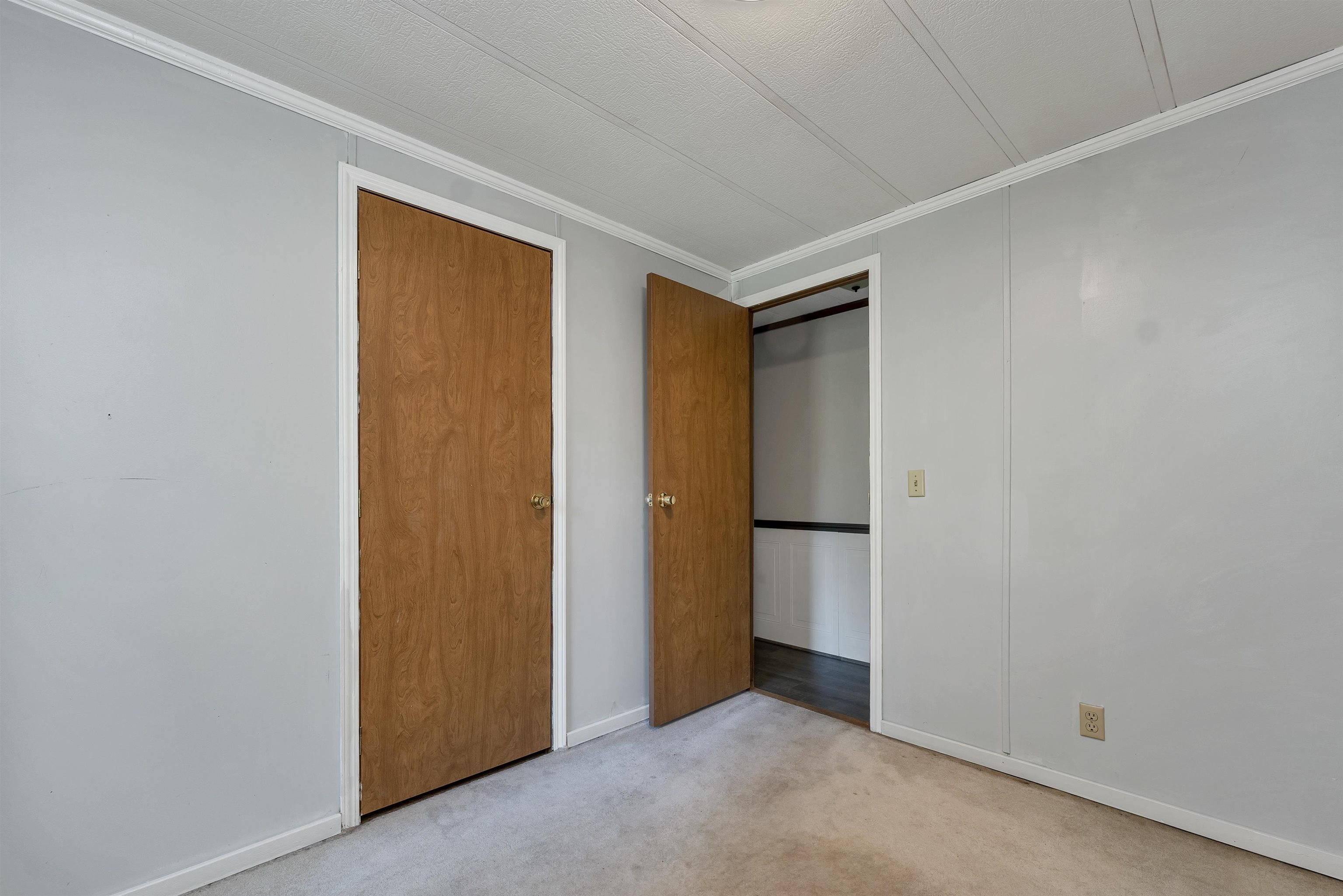 8 N Cranberry Ln, Rochester, NH 03867