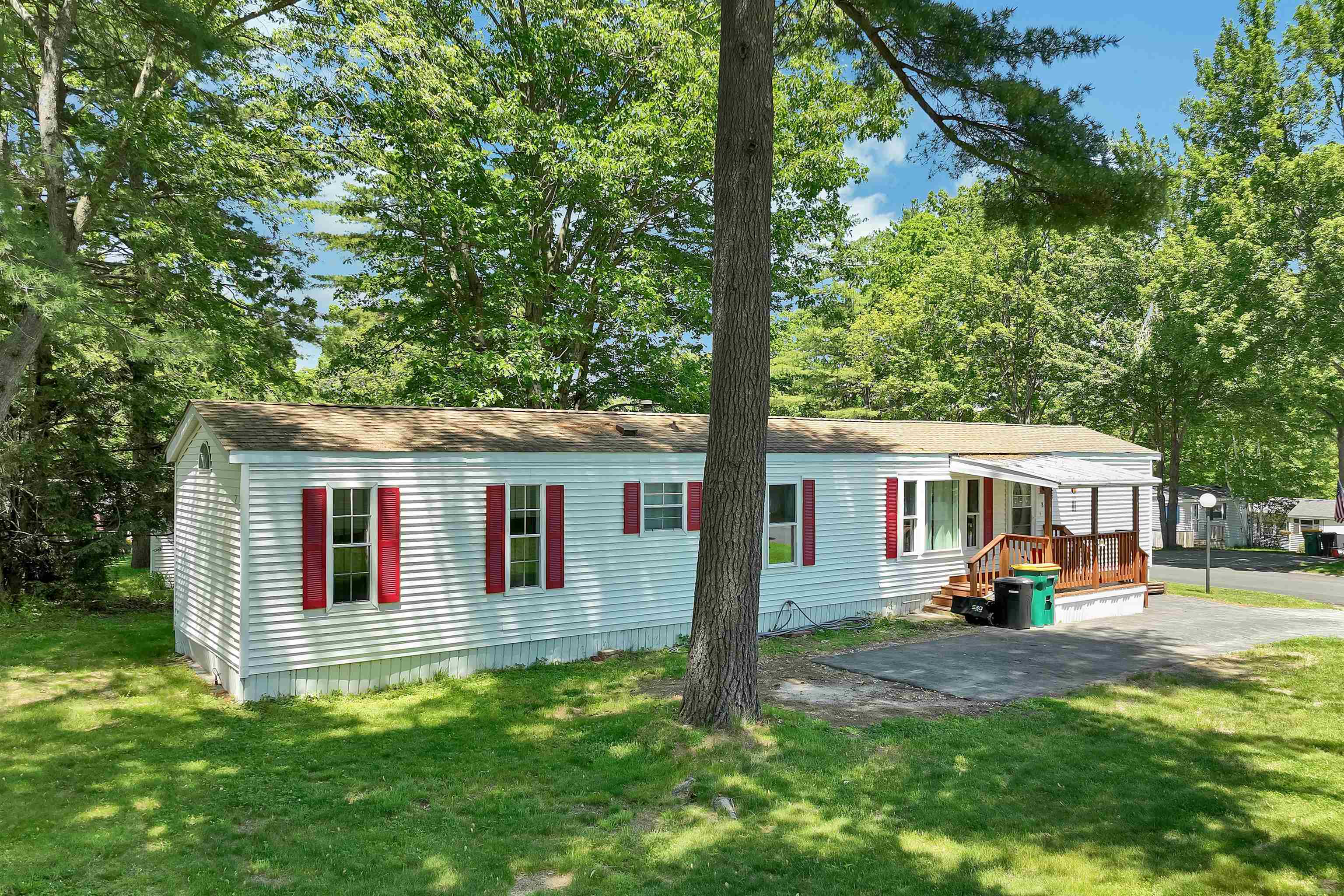 8 N Cranberry Ln, Rochester, NH 03867