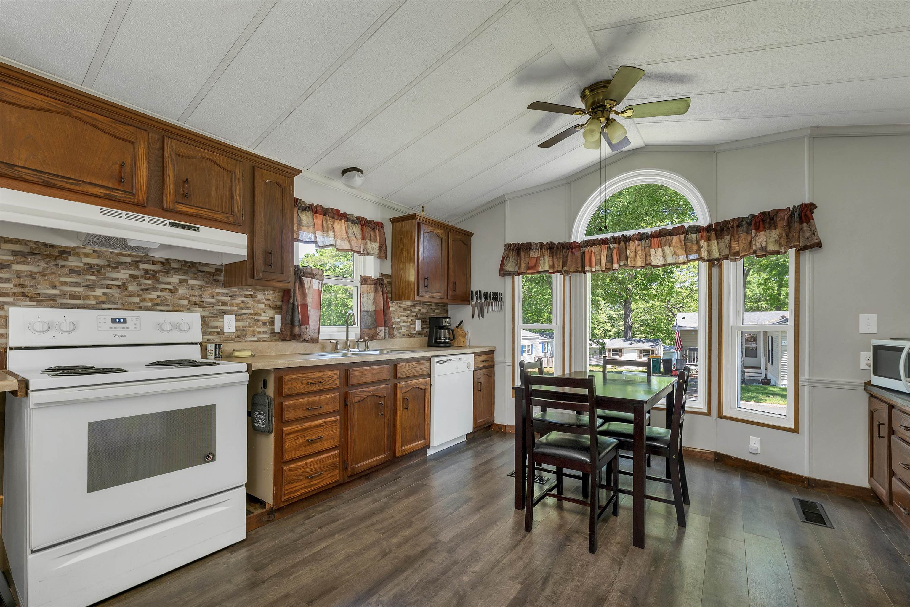 8 N Cranberry Ln, Rochester, NH 03867