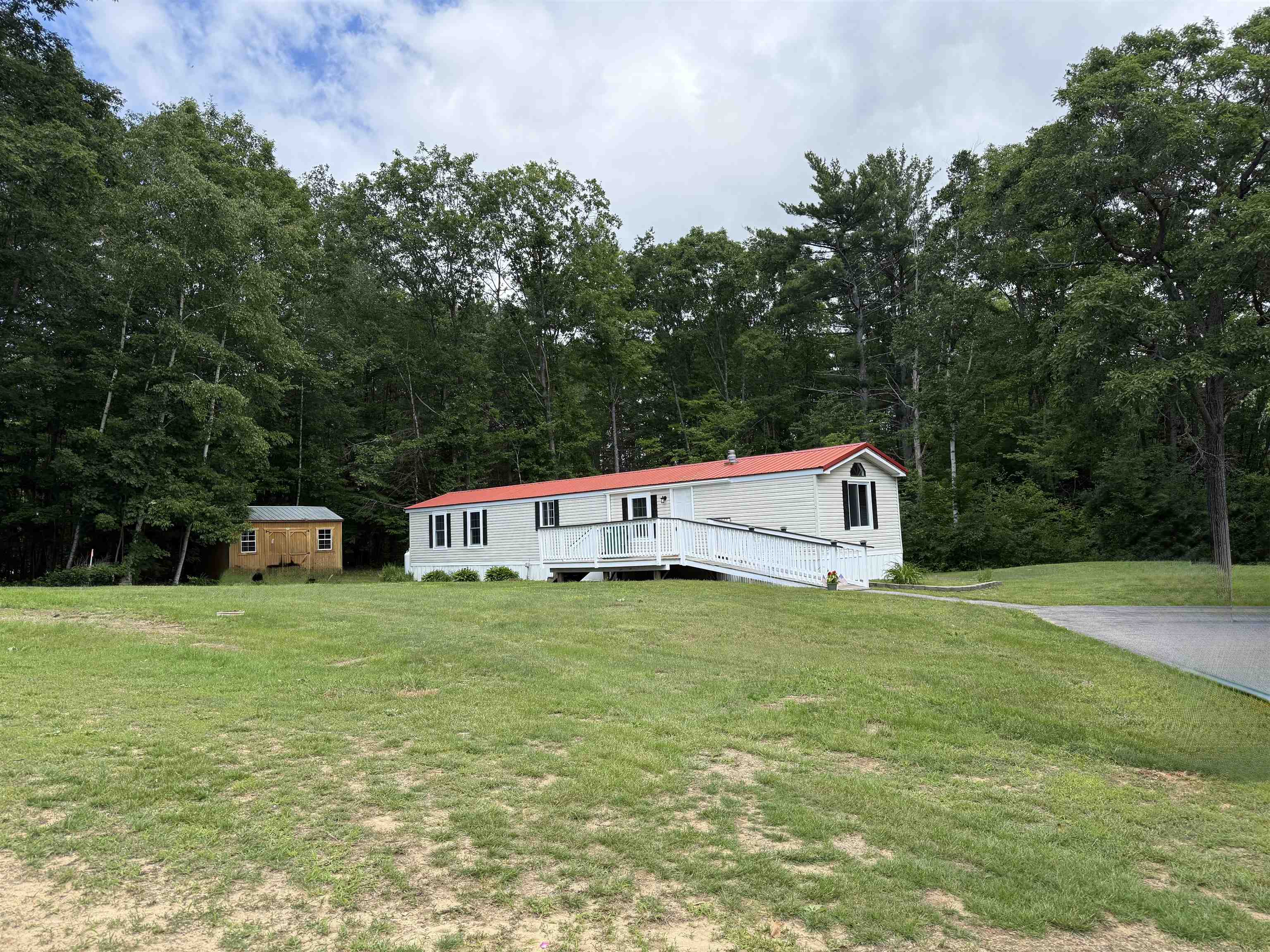 21 Valley Dr, Belmont, NH 03220