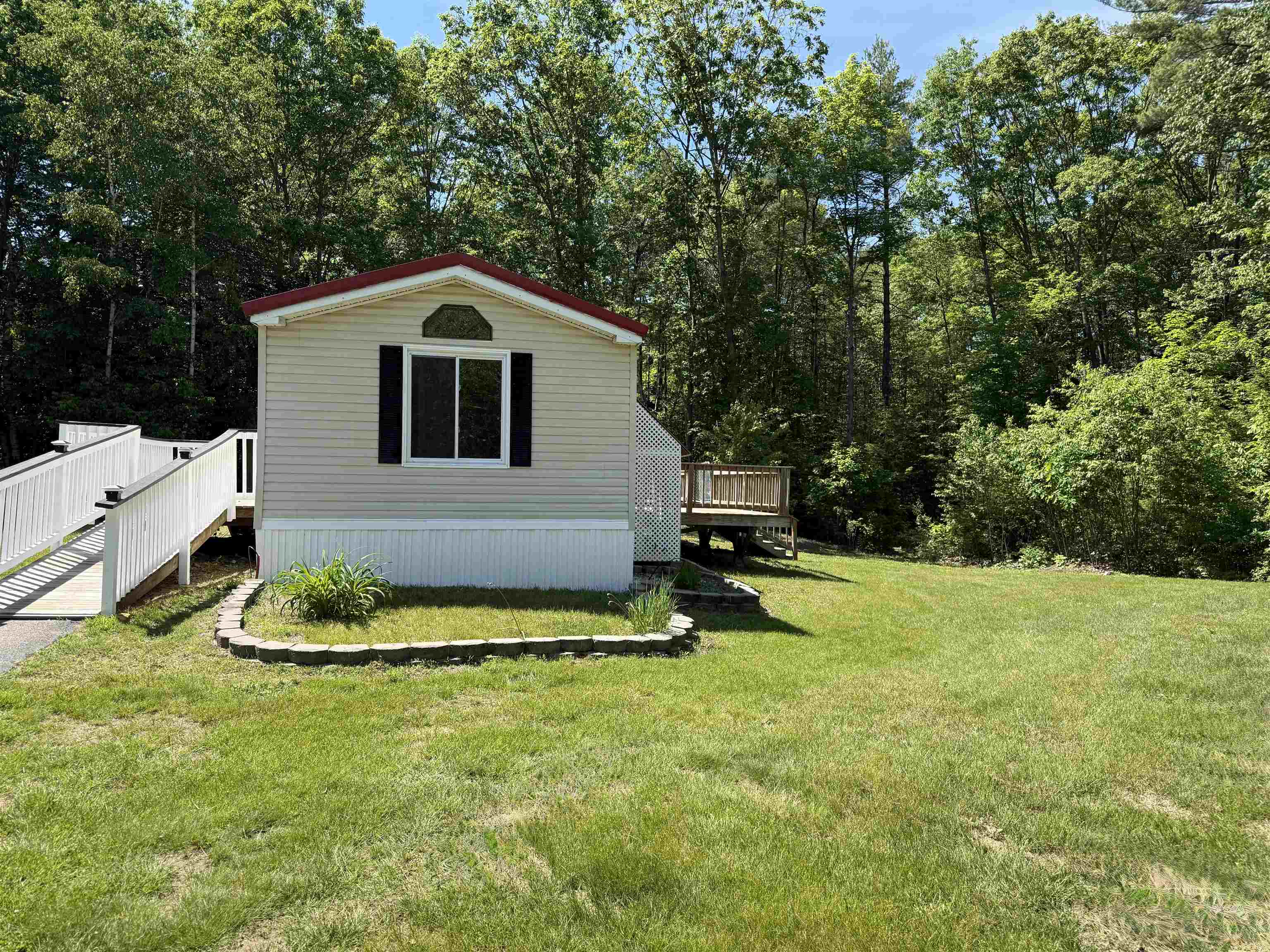21 Valley Dr, Belmont, NH 03220