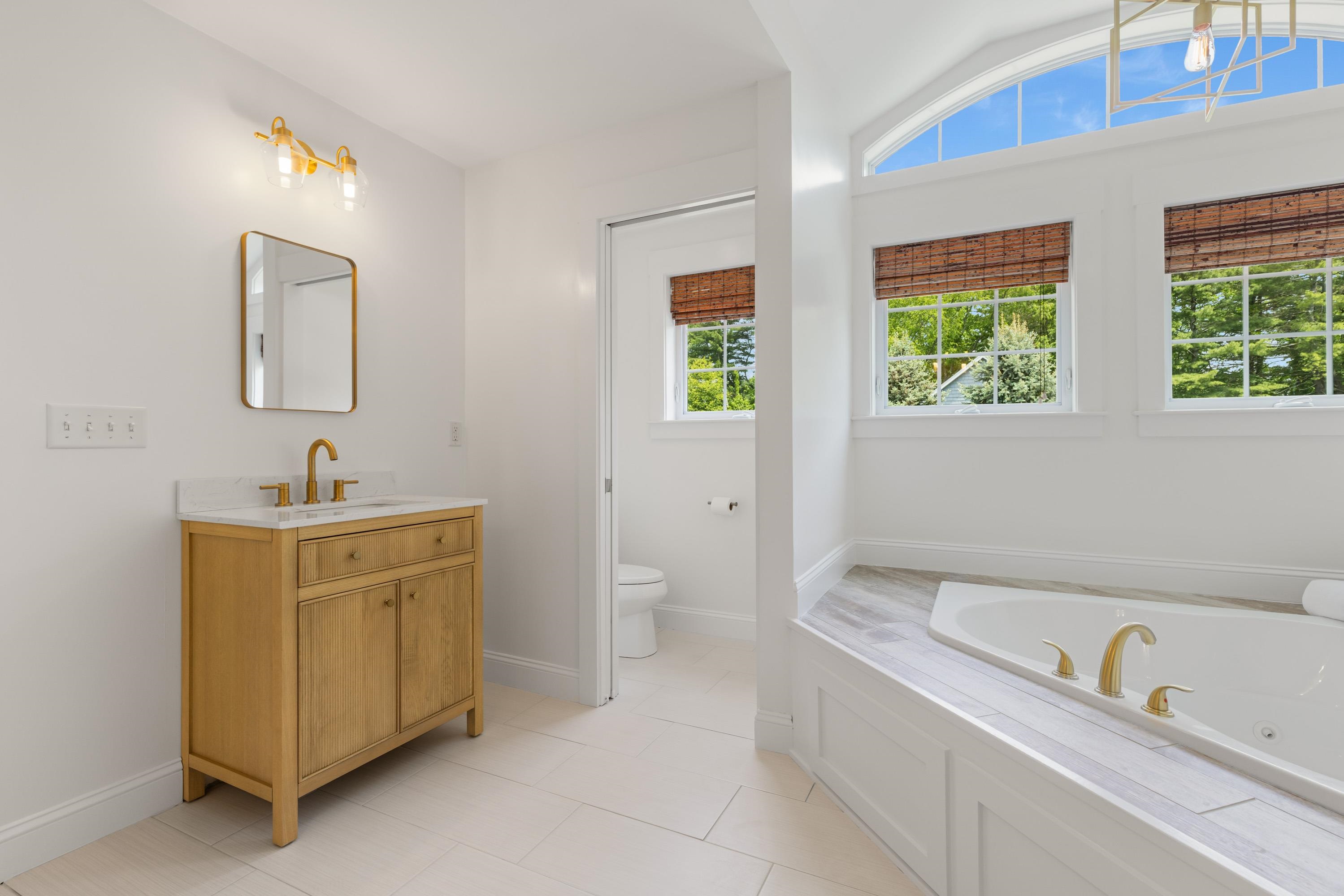 8 Heron Way, Stratham, NH 03885