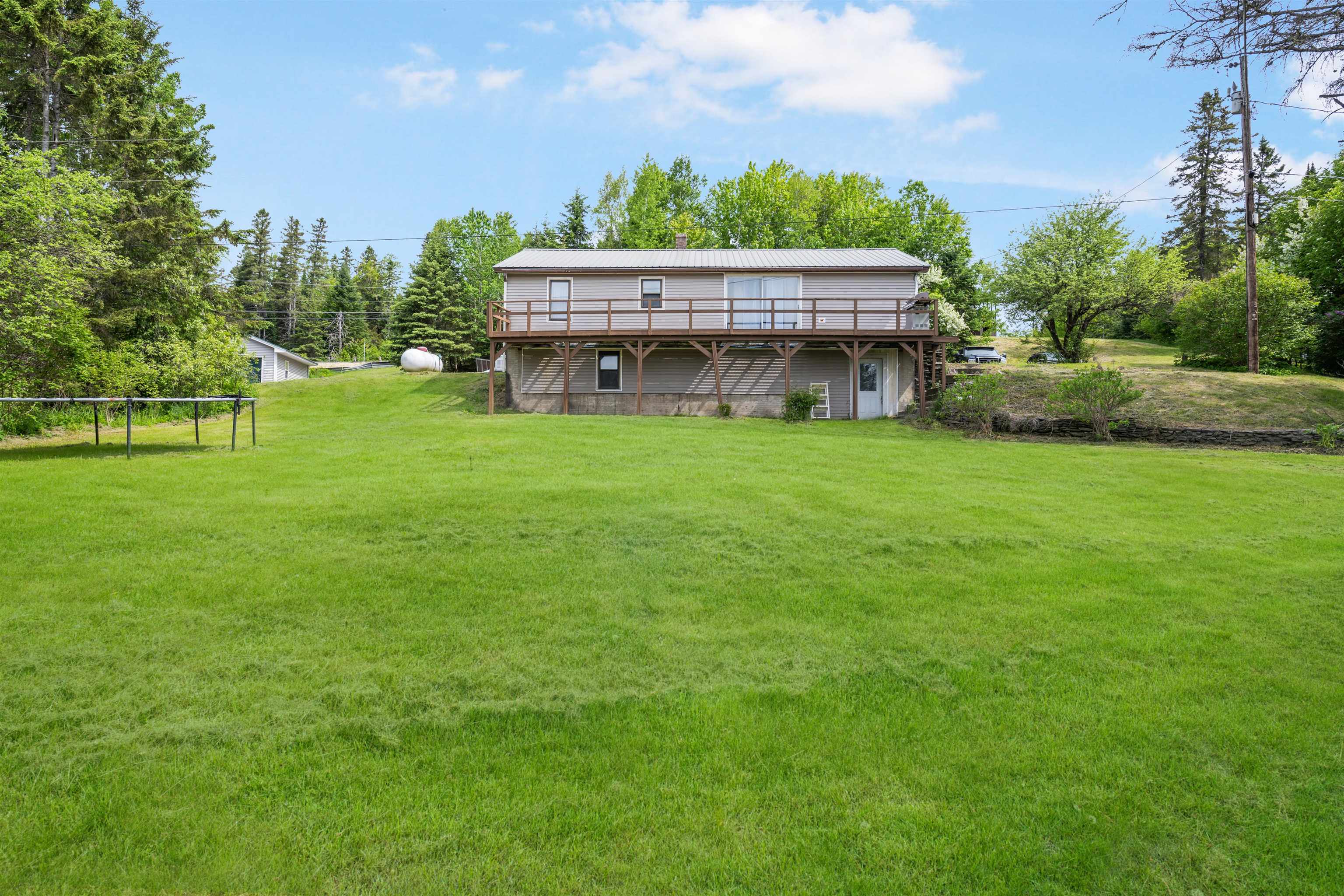 25 Lake Francis Dr, Pittsburg, NH 03592