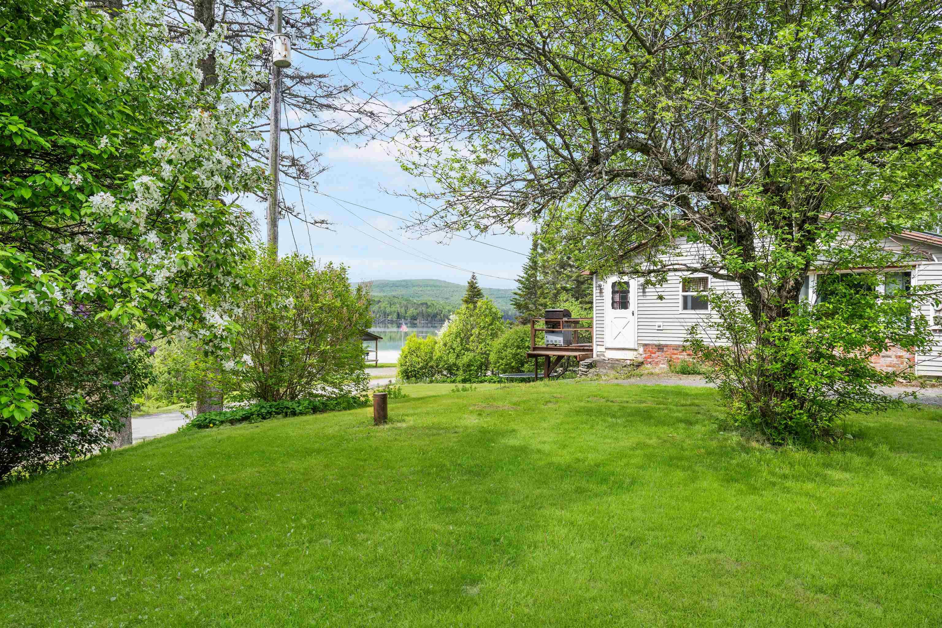 25 Lake Francis Dr, Pittsburg, NH 03592