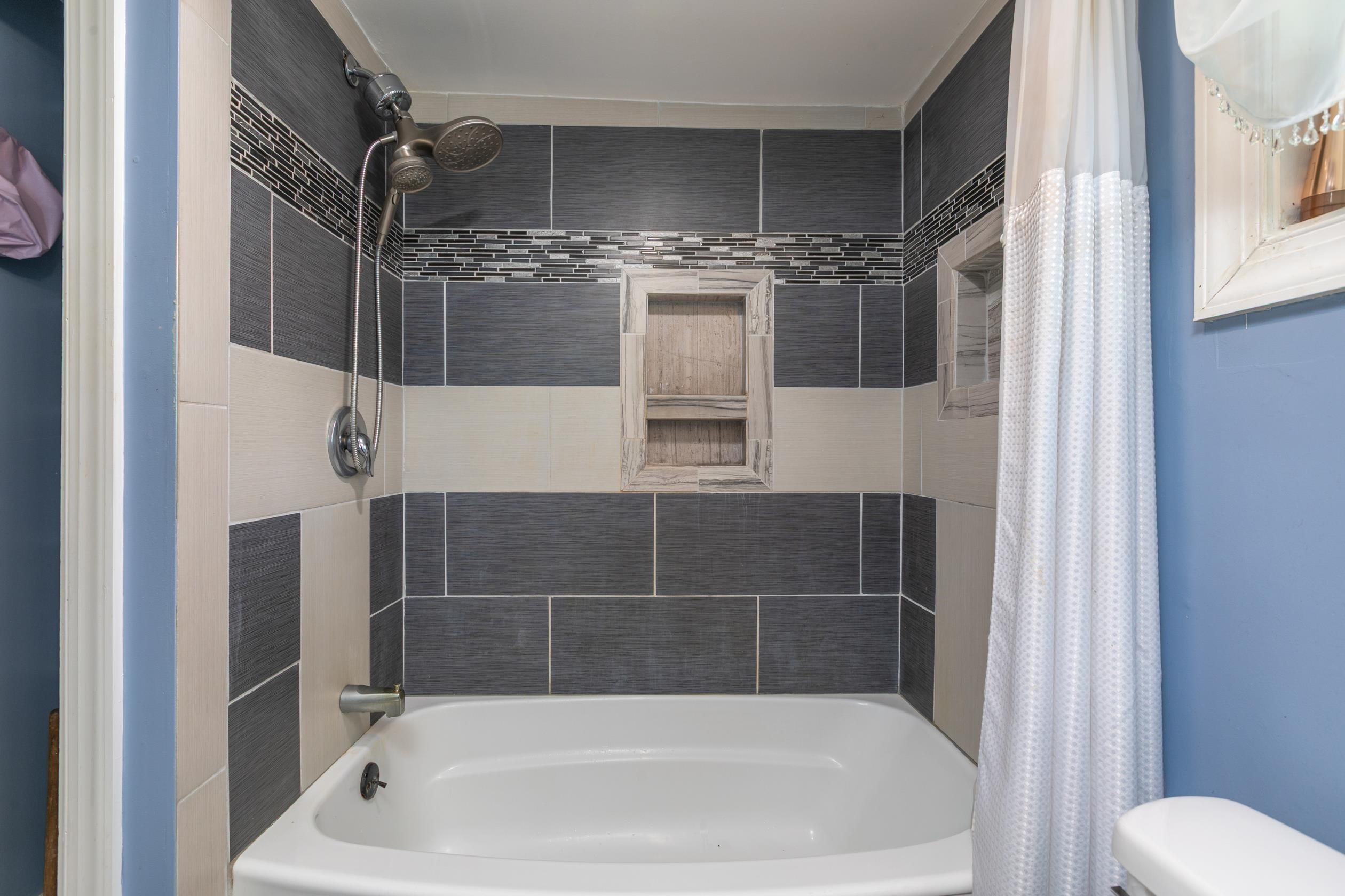 22 Collette's Grove Rd, Derry, NH 03038