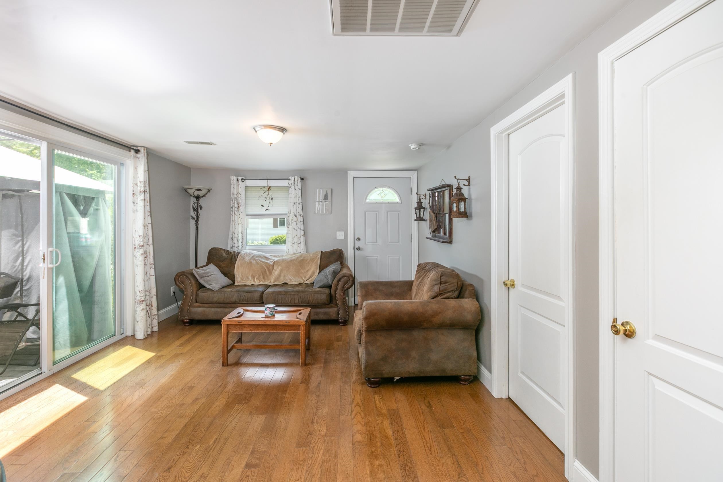 22 Collette's Grove Rd, Derry, NH 03038