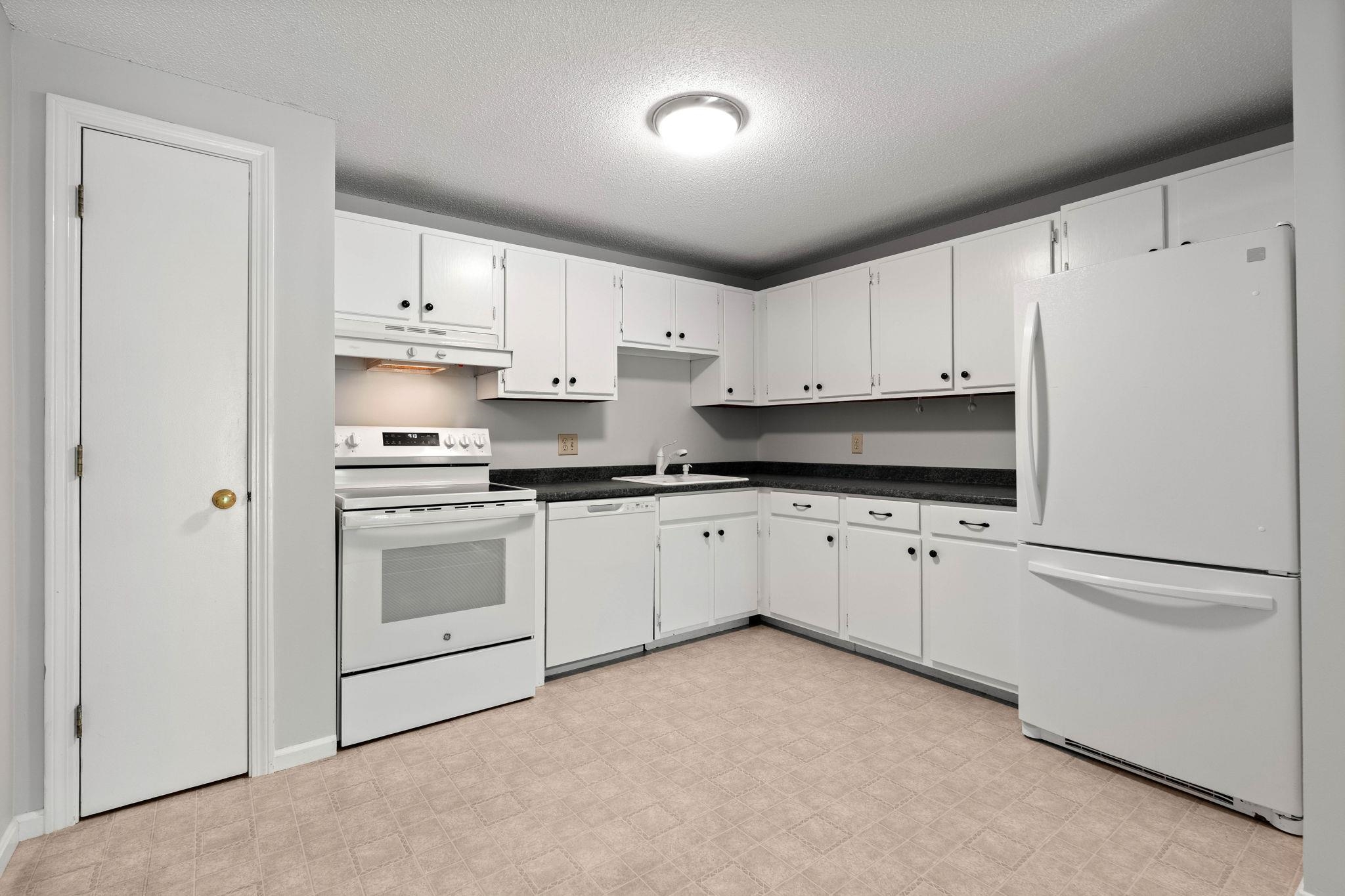 910 White Cedar Blvd, Portsmouth, NH 03801