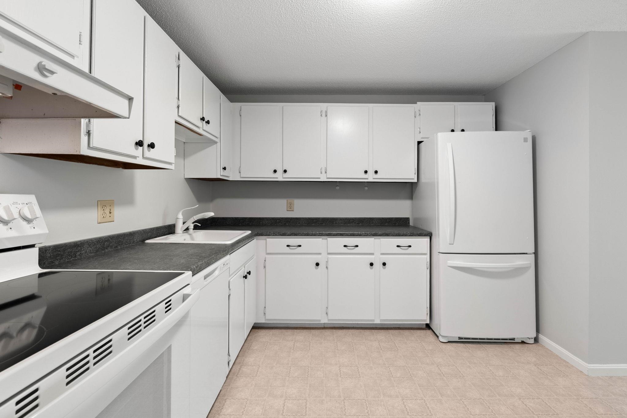 910 White Cedar Blvd, Portsmouth, NH 03801