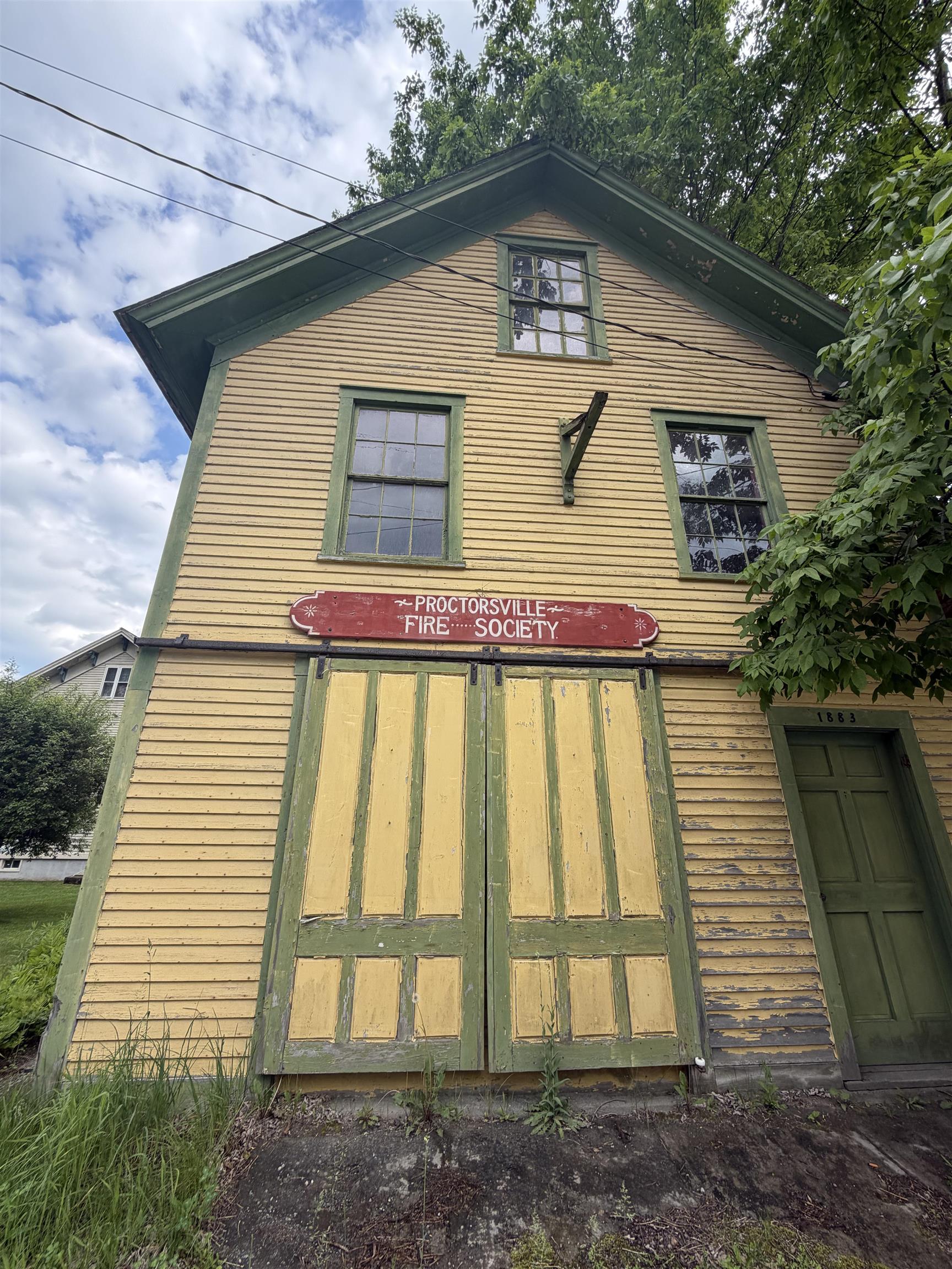 Classic Old Building 25466720