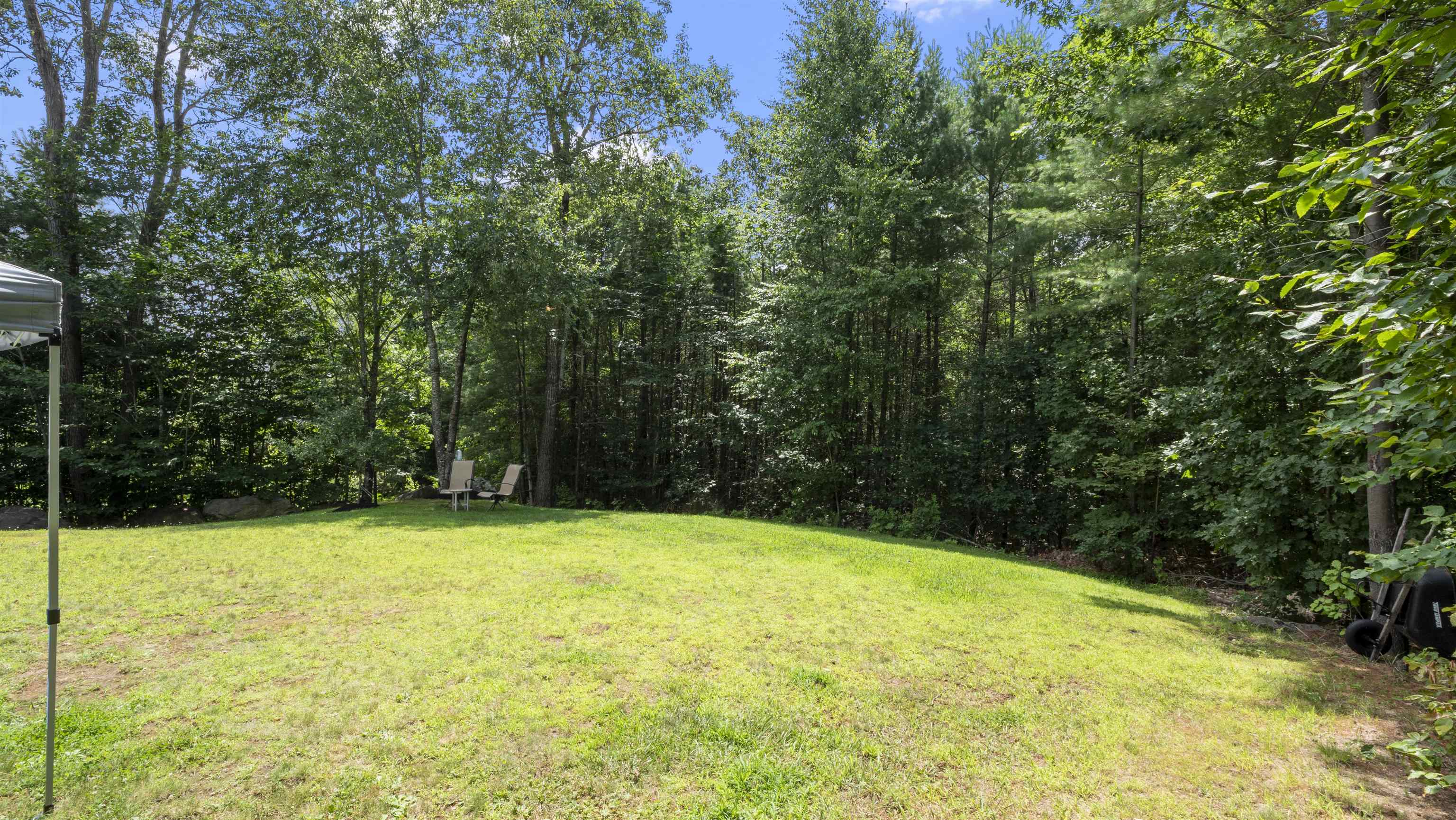 178 Rolling Hill Dr, Weare, NH 03281