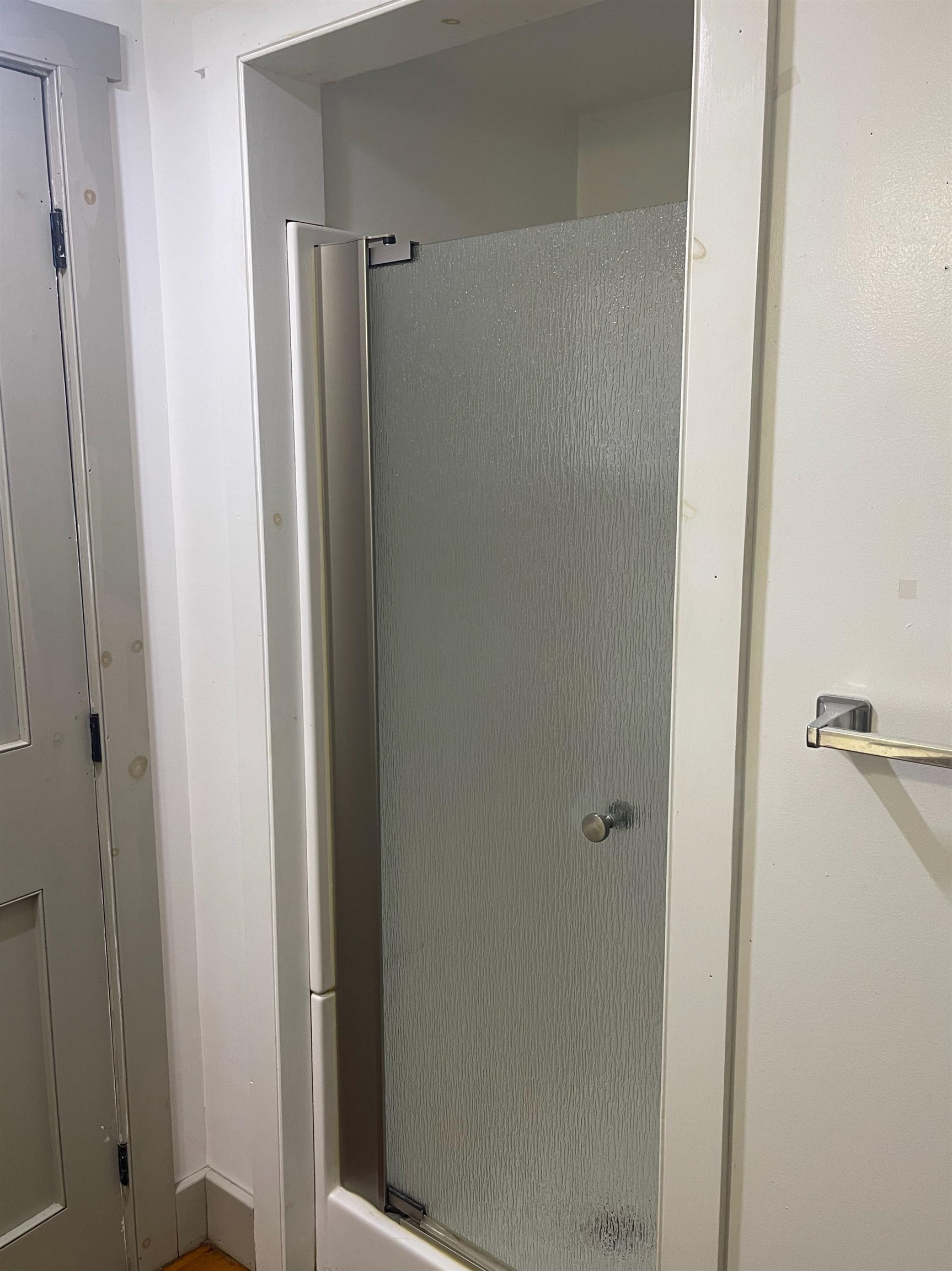 Separate shower 25467992