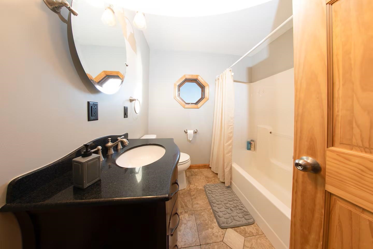 8 Israels River Rd, Jefferson, NH 03583
