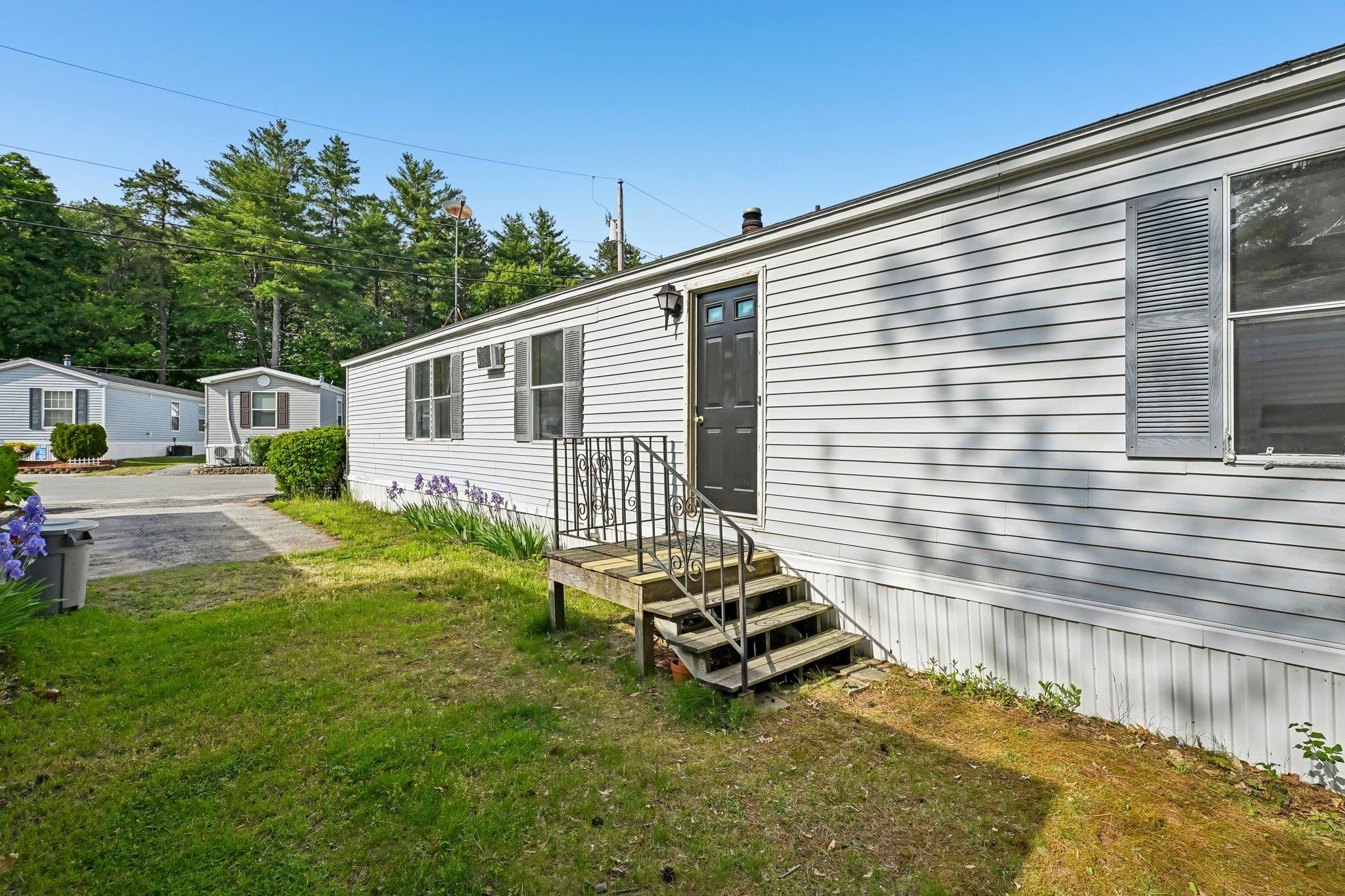 37 Thistle Way, Manchester, NH 03109