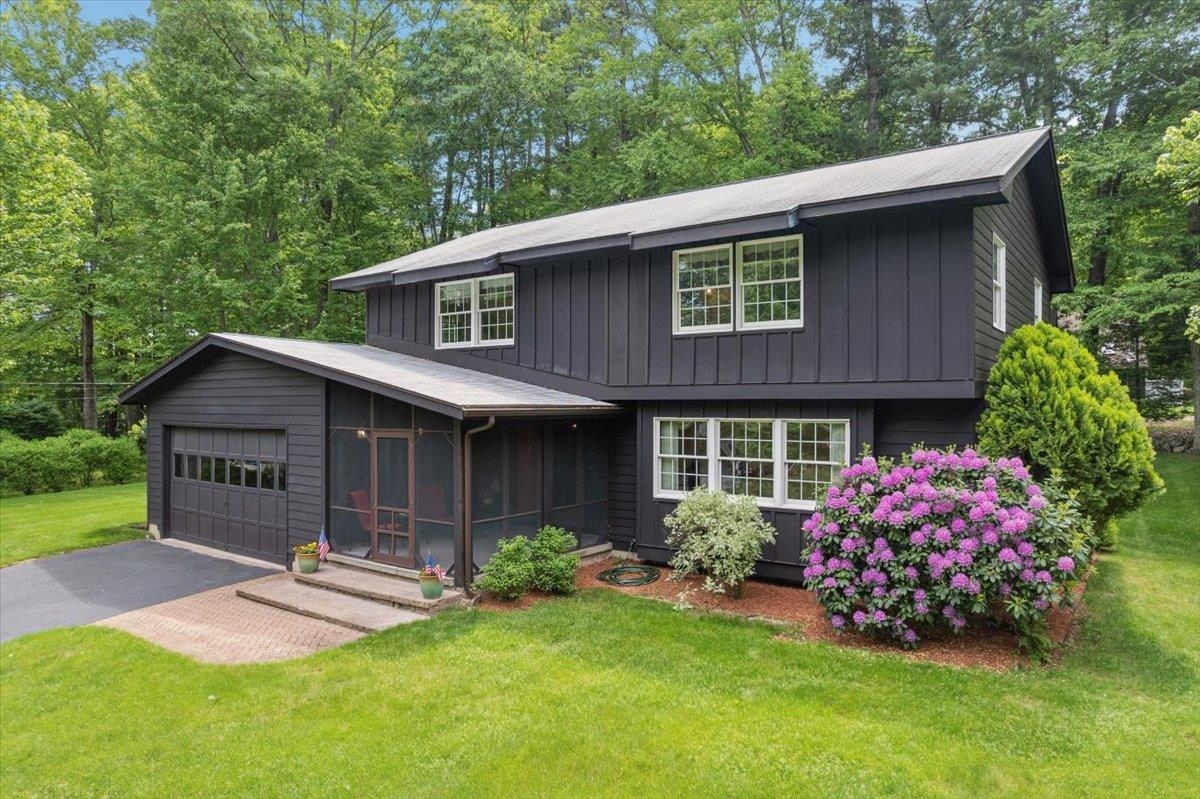 11 Parkhurst Dr, Hudson, NH 03051