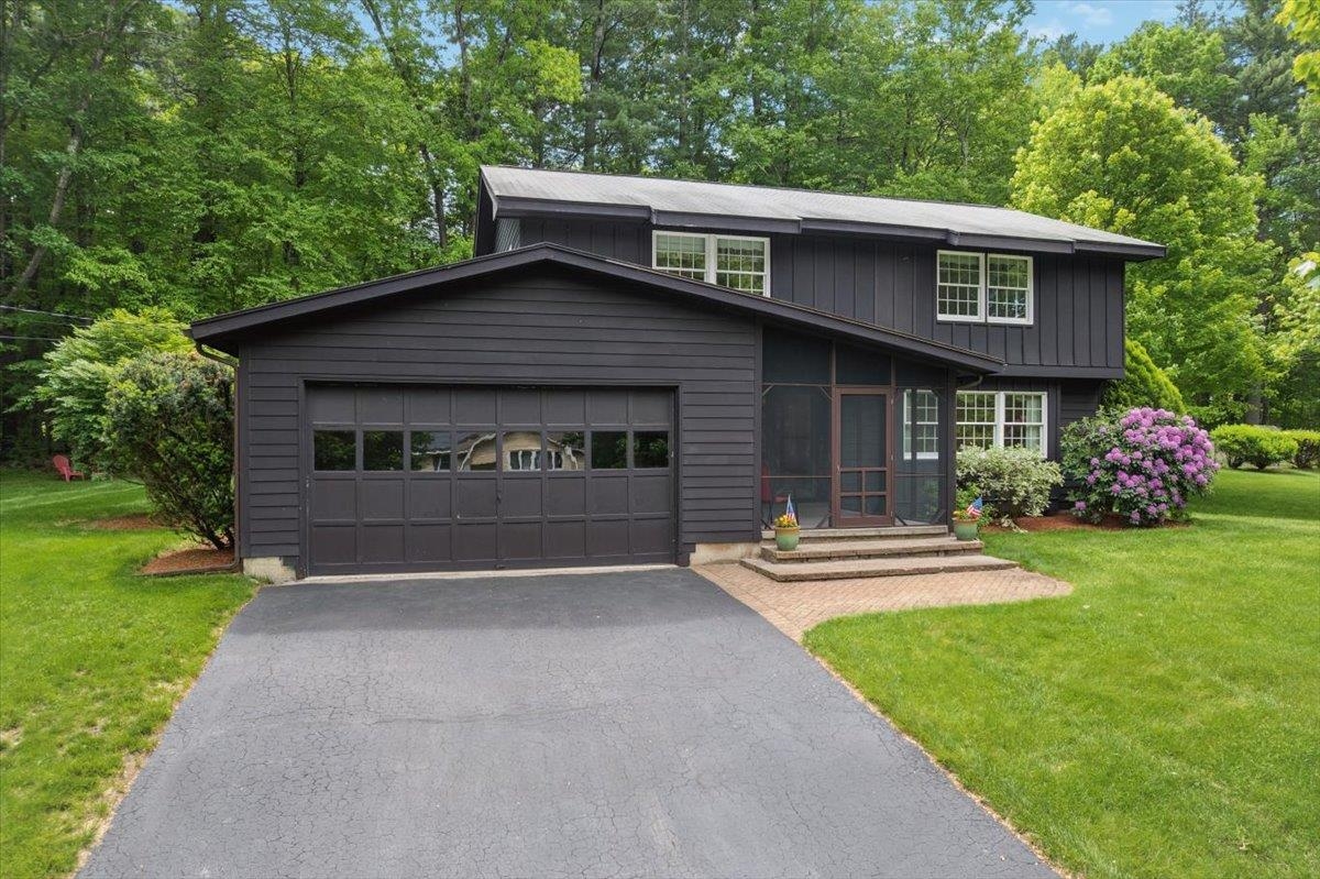 11 Parkhurst Dr, Hudson, NH 03051