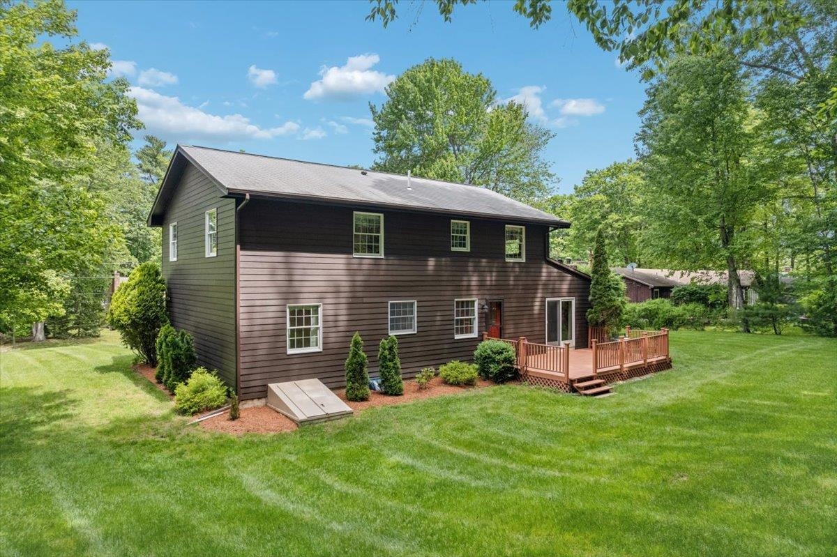 11 Parkhurst Dr, Hudson, NH 03051