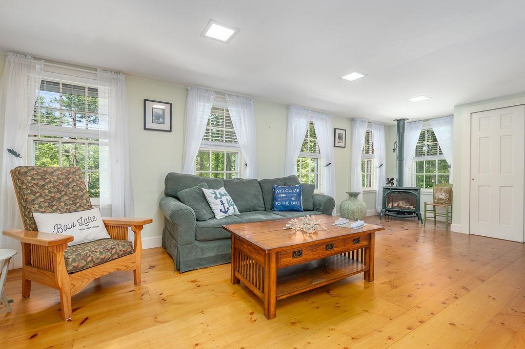 31 Lake View Dr, Strafford, NH 03884