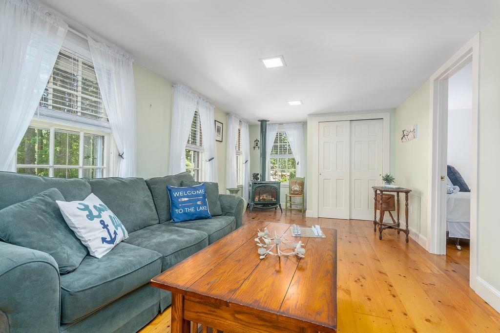 31 Lake View Dr, Strafford, NH 03884