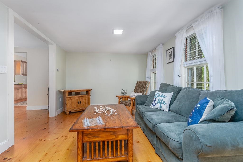 31 Lake View Dr, Strafford, NH 03884