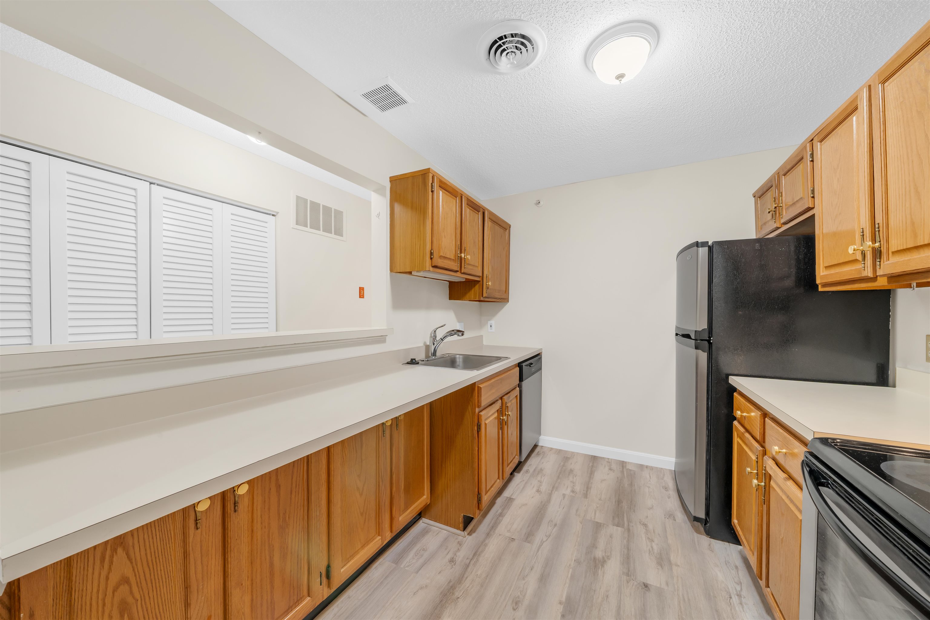 3 Bartemus Trl #202, Nashua, NH 03063