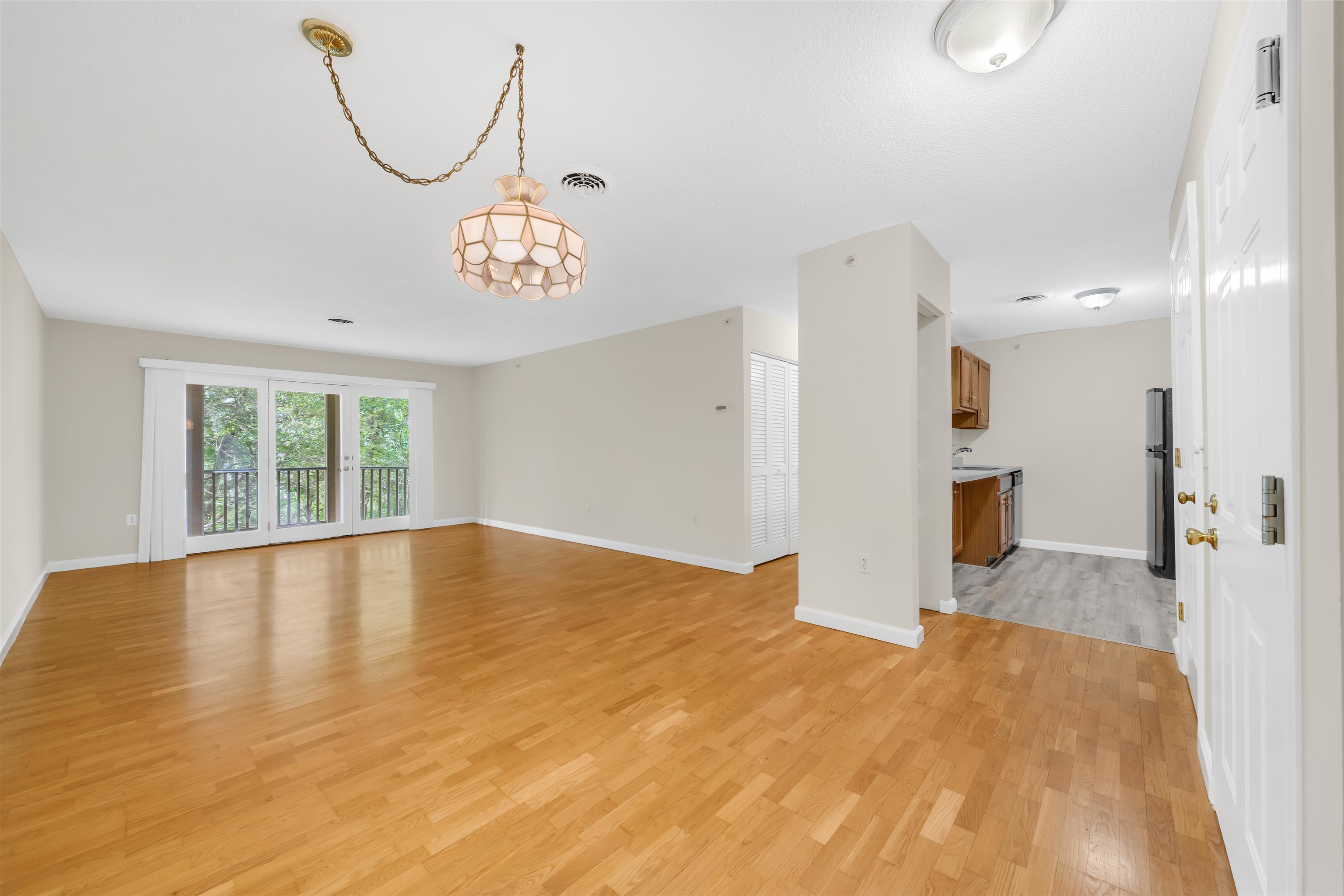 3 Bartemus Trl #202, Nashua, NH 03063